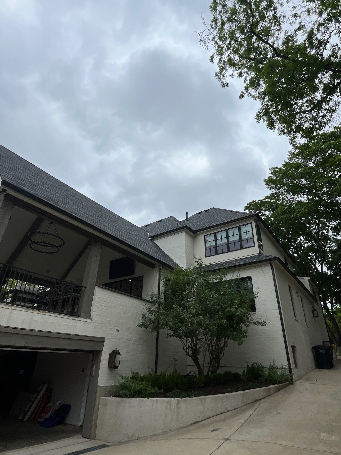 White brick with GAF Slateline English Grey by Tejas Roofworks + Restoration