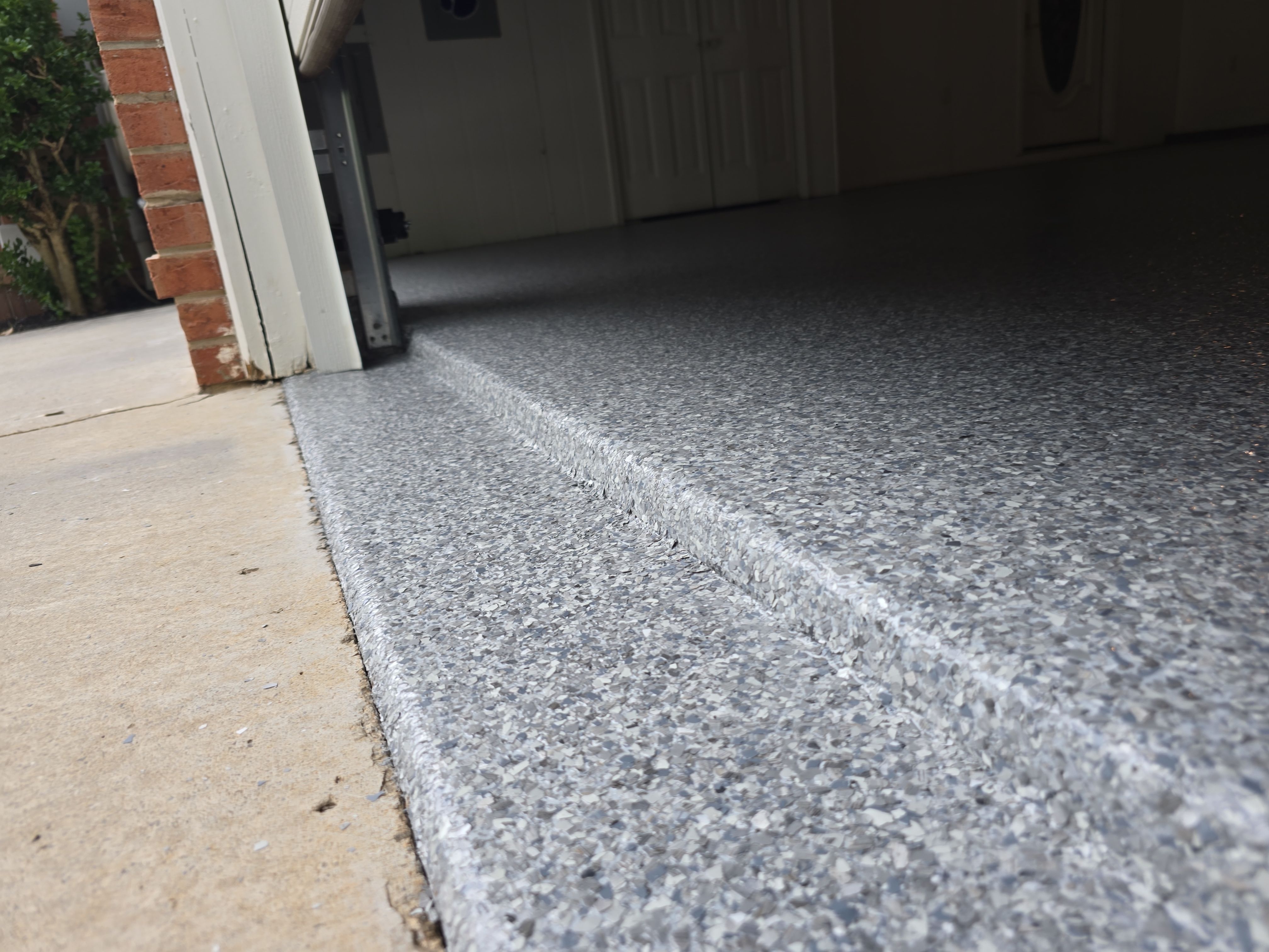 DIY Out - Beautiful Flake In! by Elite Floor Solutions