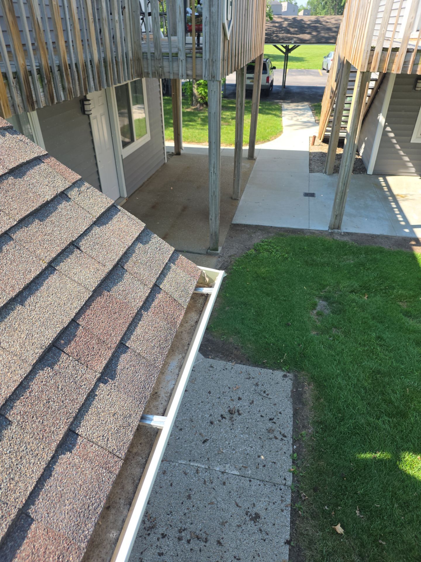 Commercial gutter cleaning Saginaw & Bay City, MI after photo with clean gutters