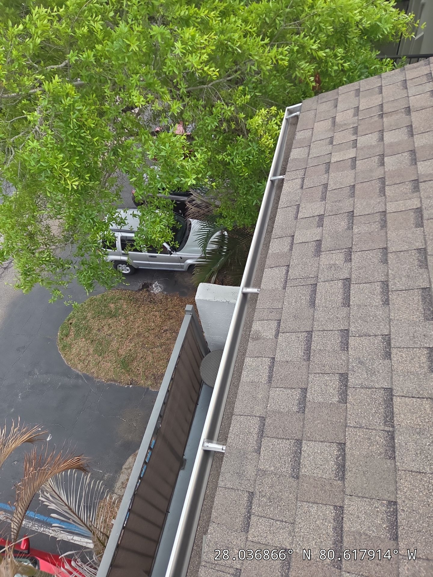 HOA gutter cleaning after photo.