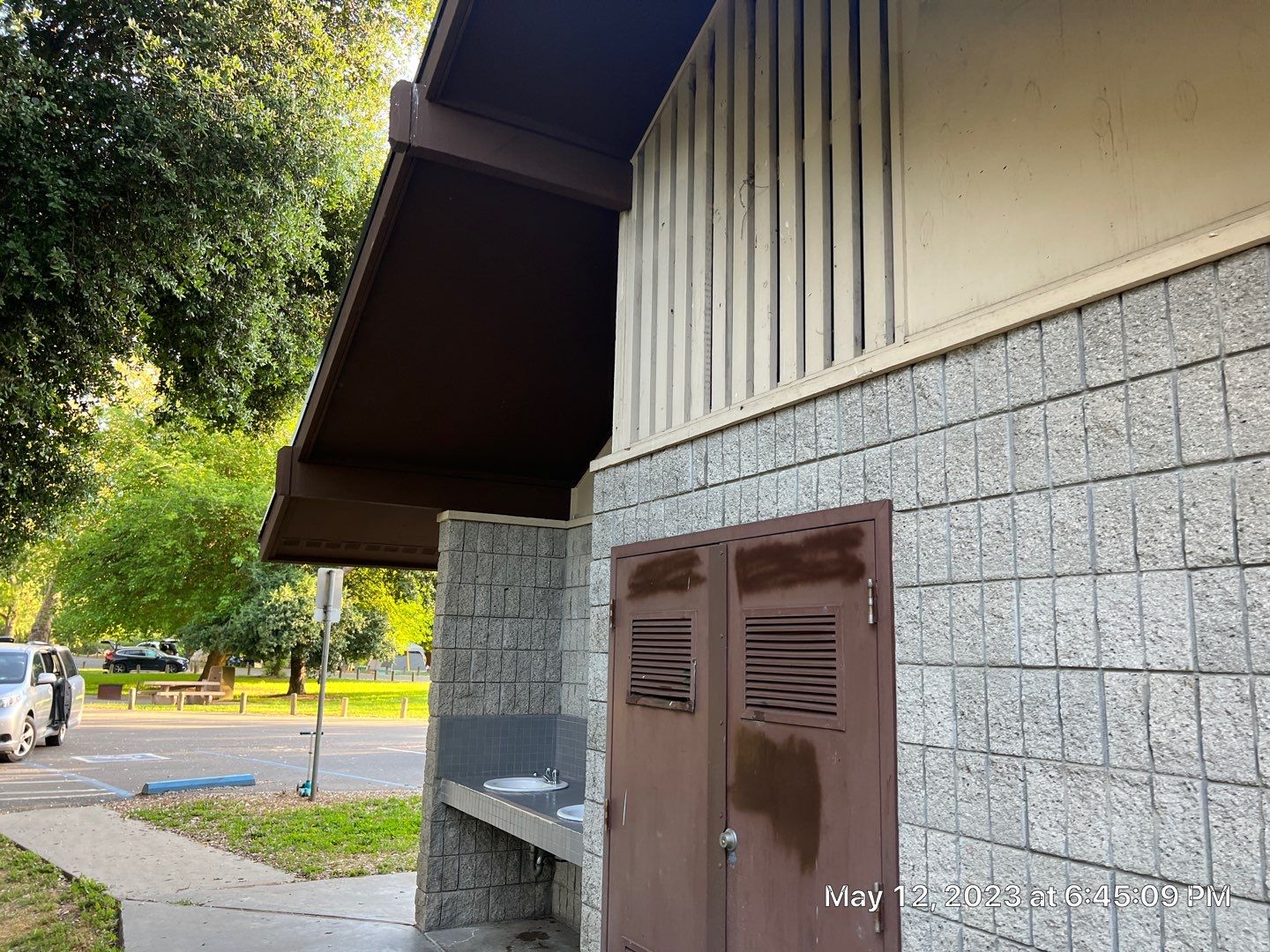 Metal roofing installation using Standing seam metal roofing system by Straight Edge Roofing Inc