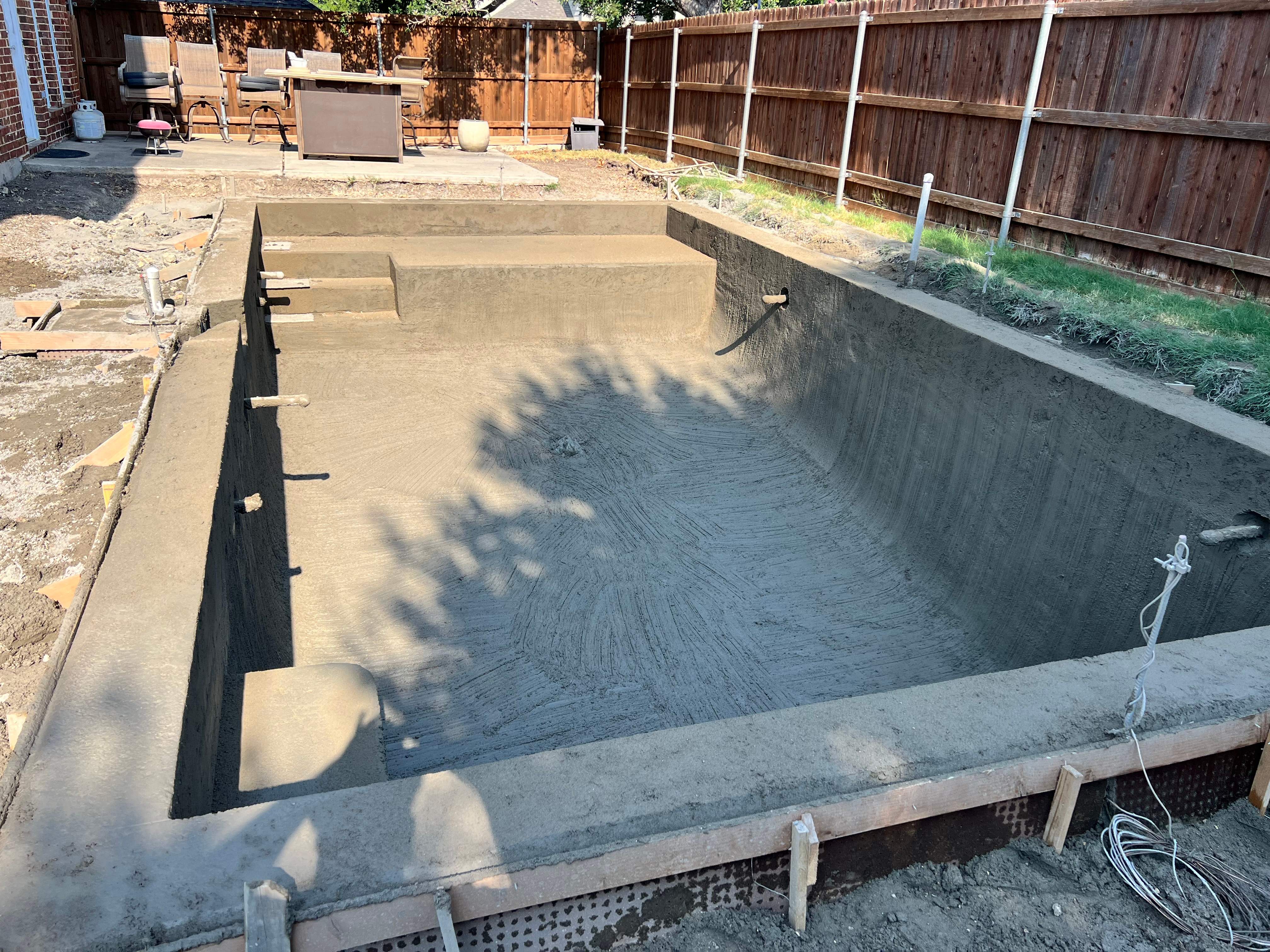 Geometric Pool with Raised Spa by Pinnacle Pools and Spas - DFW