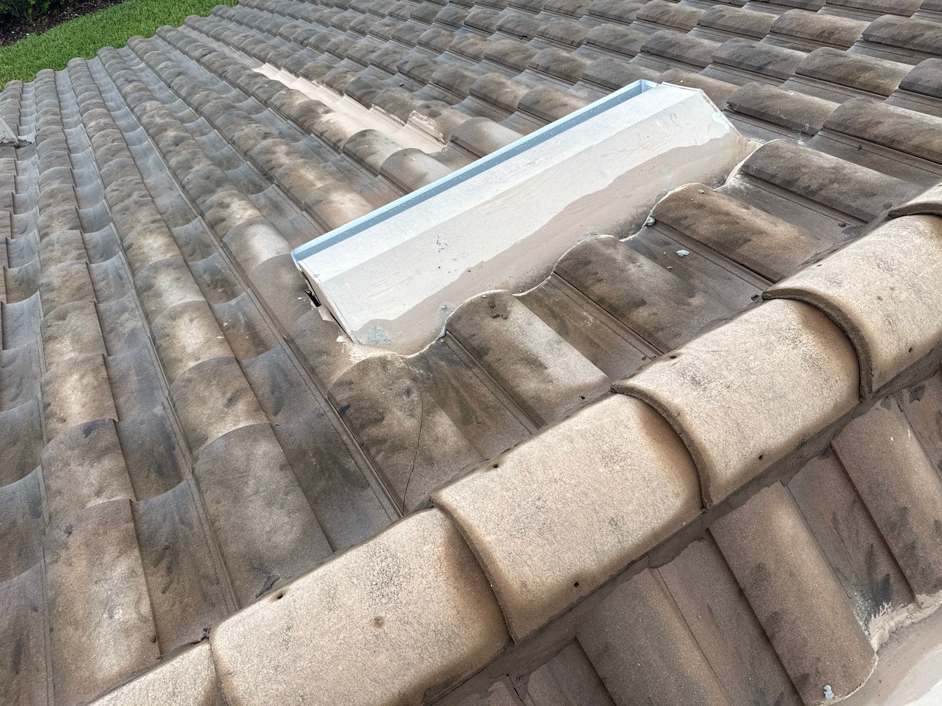 Concrete Tile Roof, Paver Driveway & Lanai Cleaning – Artisan Lakes Esplanade, Palmetto, FL by Sunshine AquaWash