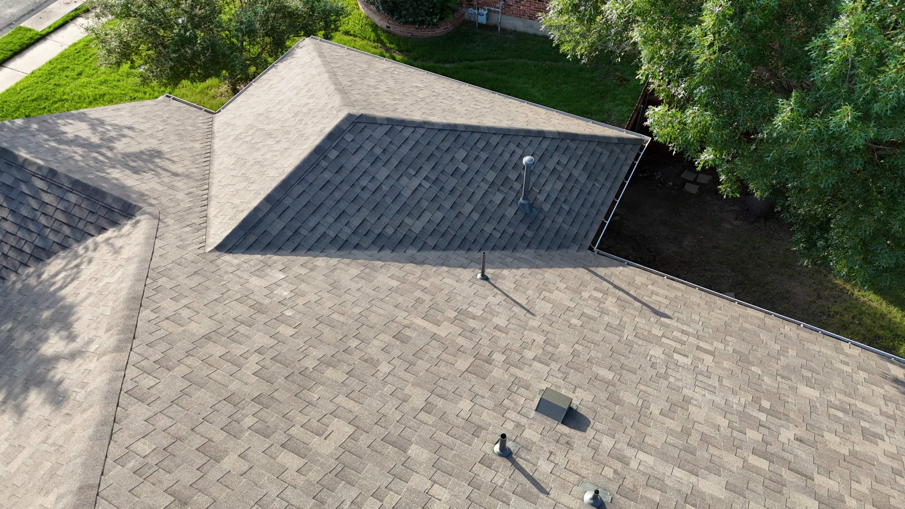 Weathered Wood - Malarkey Vista by RoofsOnly.com