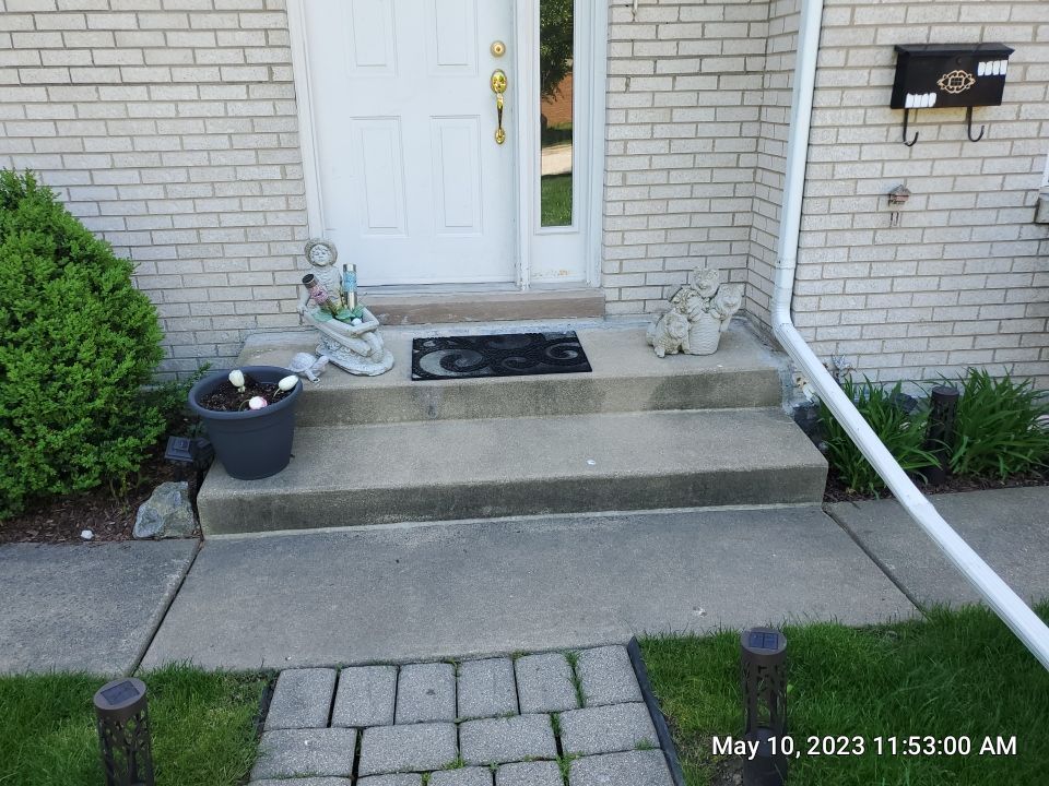 Lincolnwood, IL house washing, and patios by Northern Power Washing LLC.
