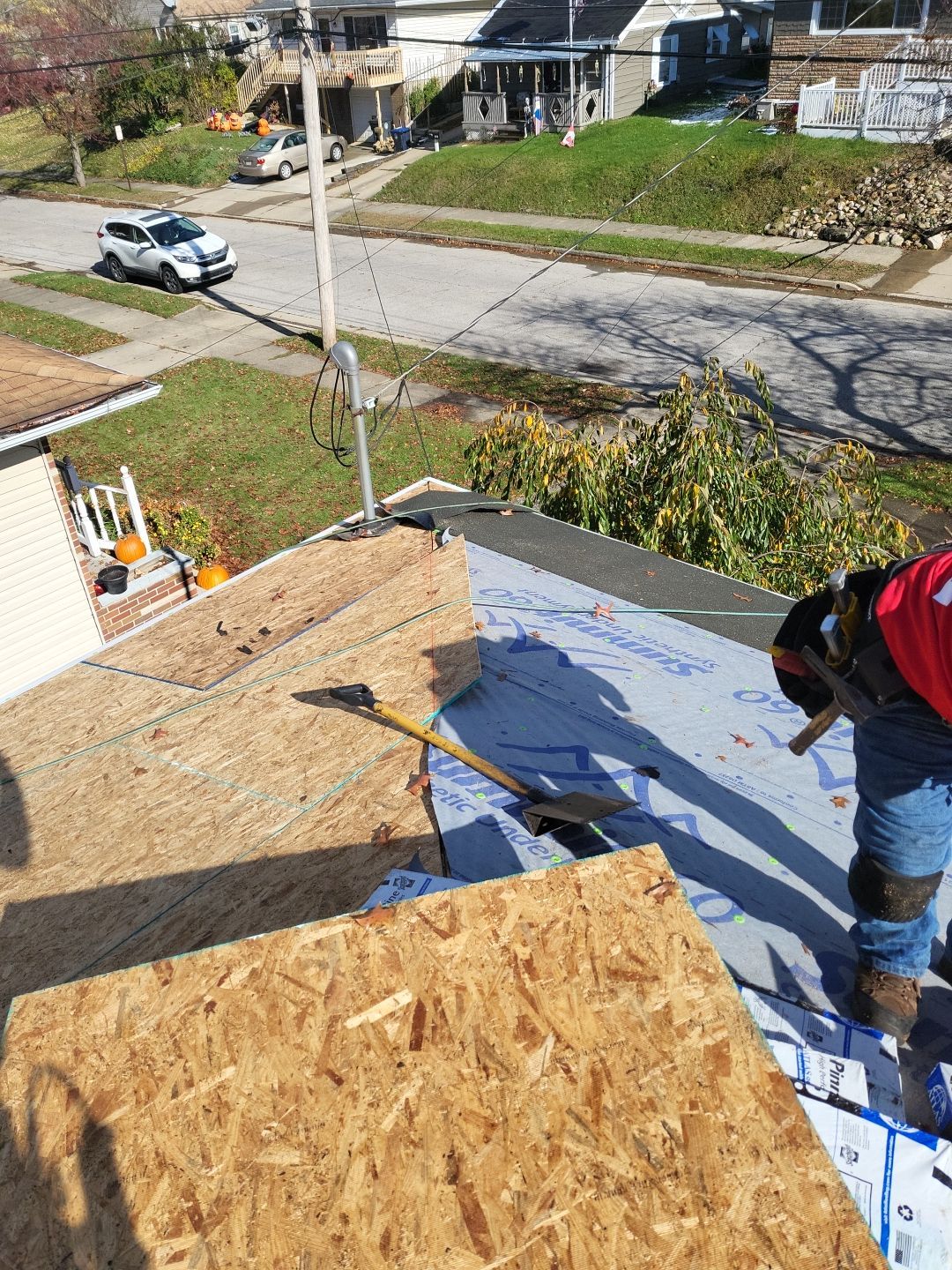ATLAS PINNACLE COLOR: OYSTER SHELL DRIP EDGE: WHITE by Eagle Eye Roofing