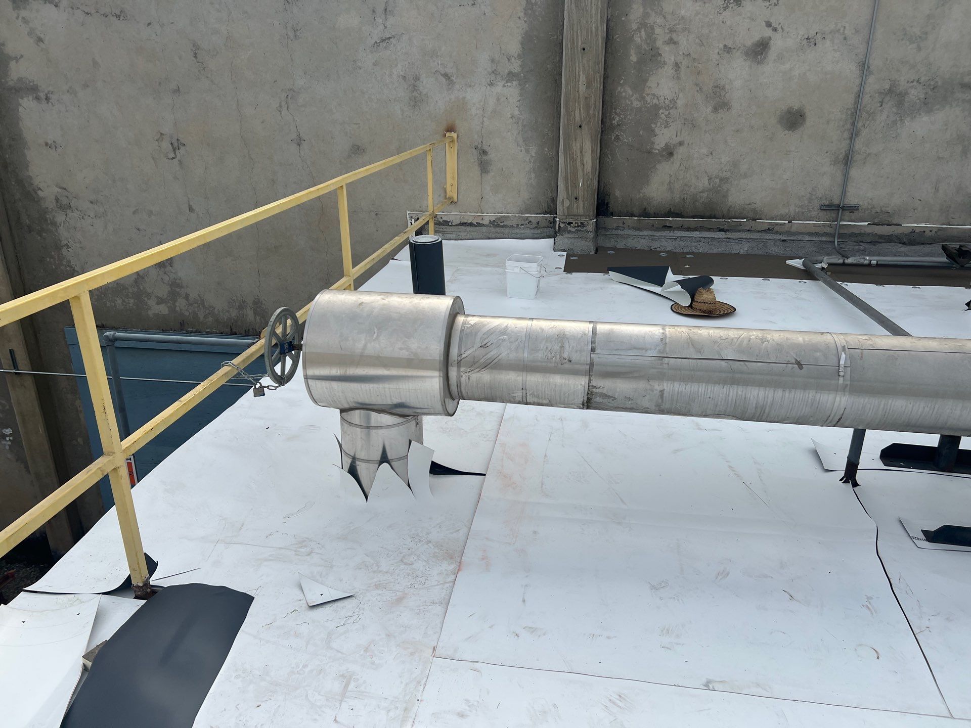 TPO single-ply roofing system using GAF Single-ply TPO 60 mil with 1.5 inch ISO board insulation by Straight Edge Roofing Inc