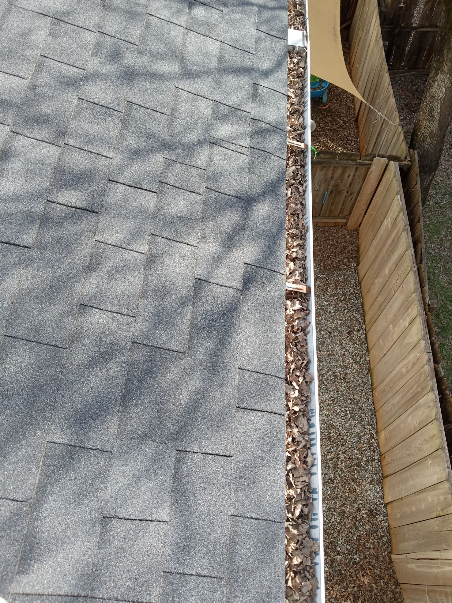 Commercial gutter cleaning Georgia Medford & Ashland photo with filled gutters
