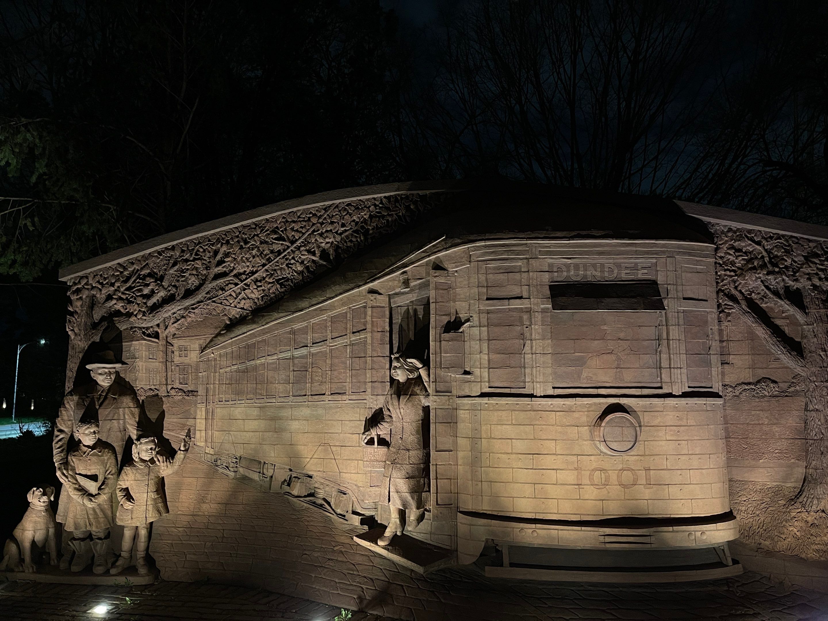 Dundee Park by Midwest Lightscaping