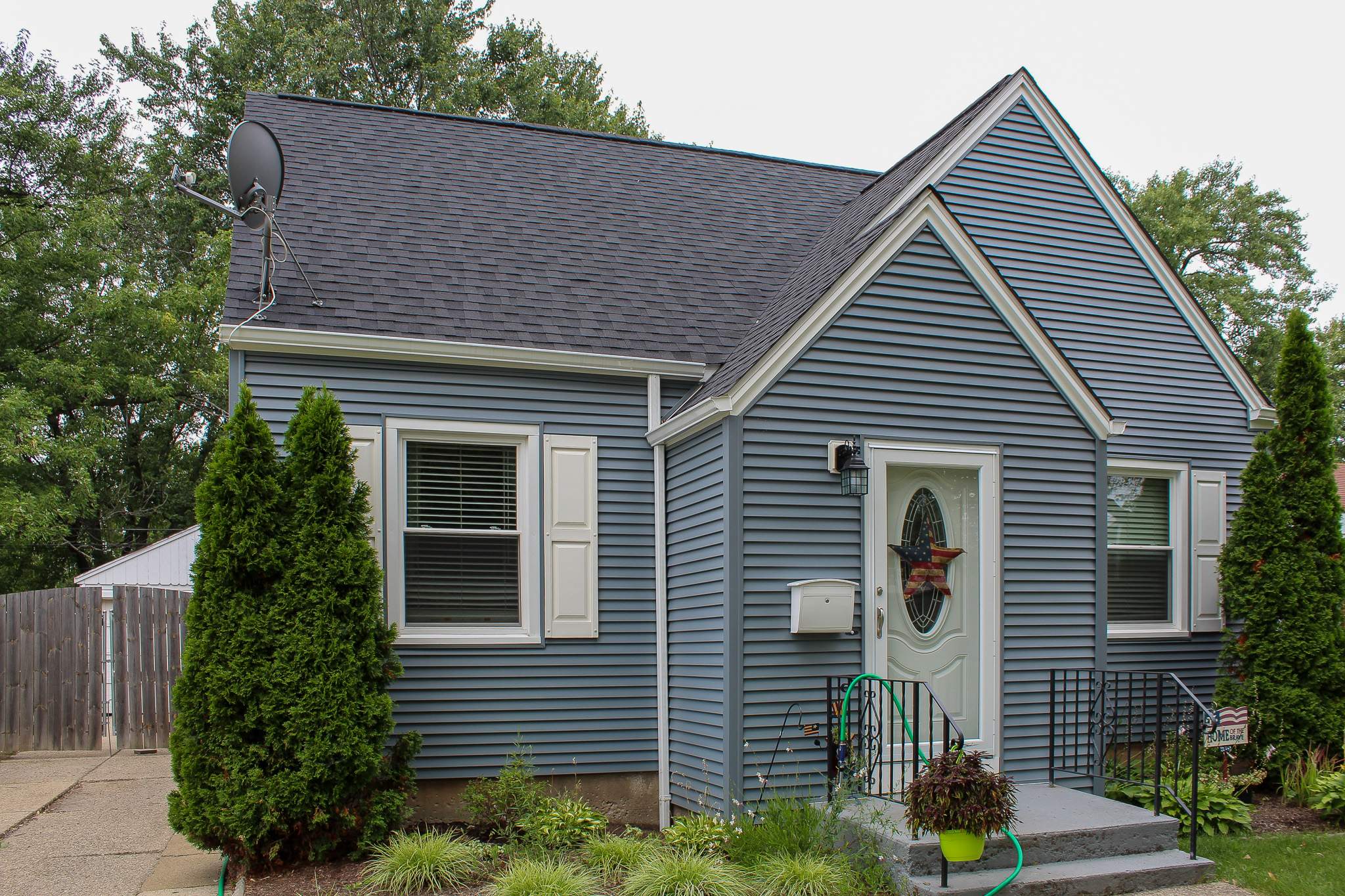 Exterior Siding and Roof by Ivy Lea Construction