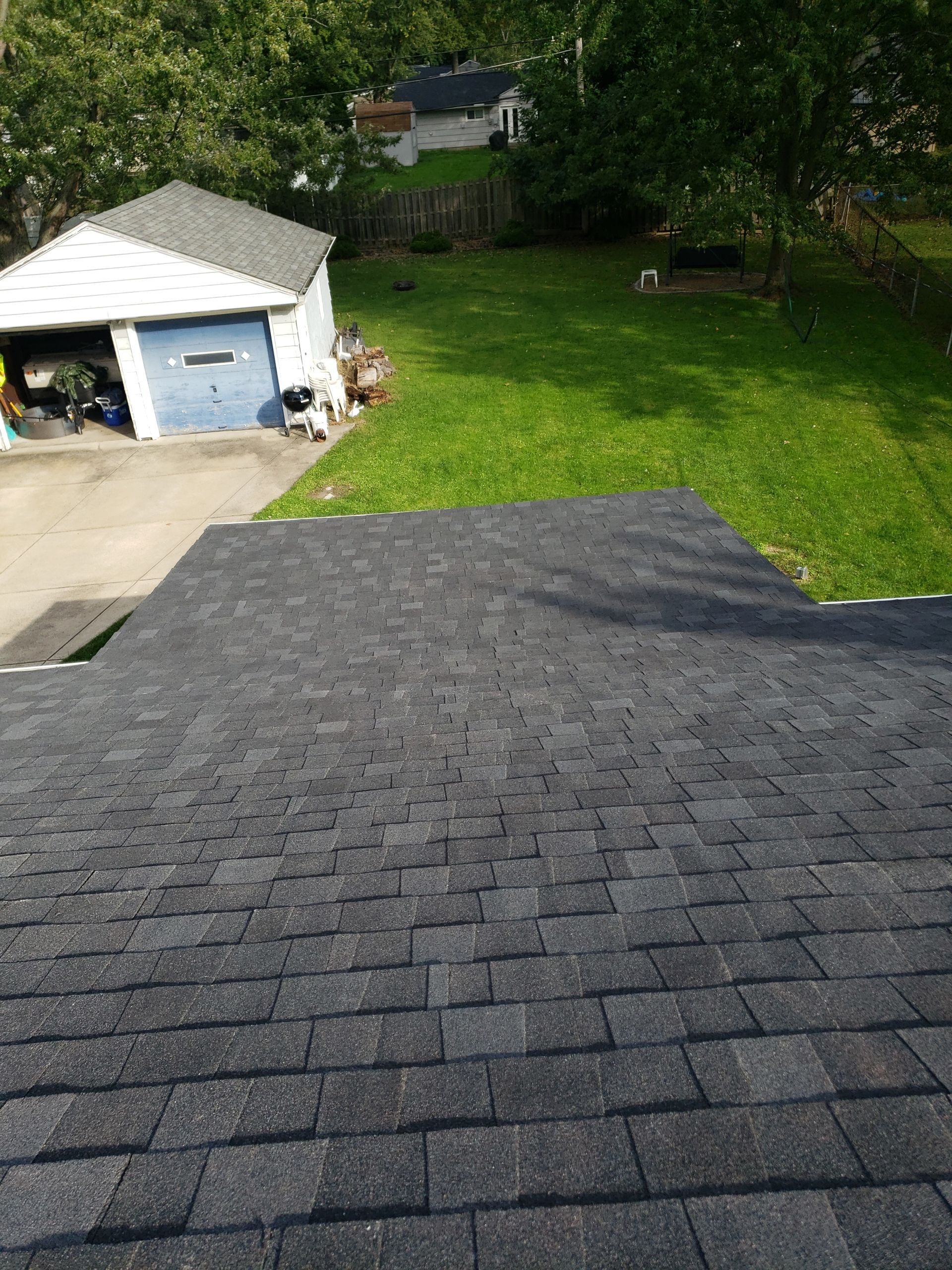 ATLAS PINNACLE COLOR: PRISTINE BLACK SHADOW DRIP EDGE: WHITE by Eagle Eye Roofing