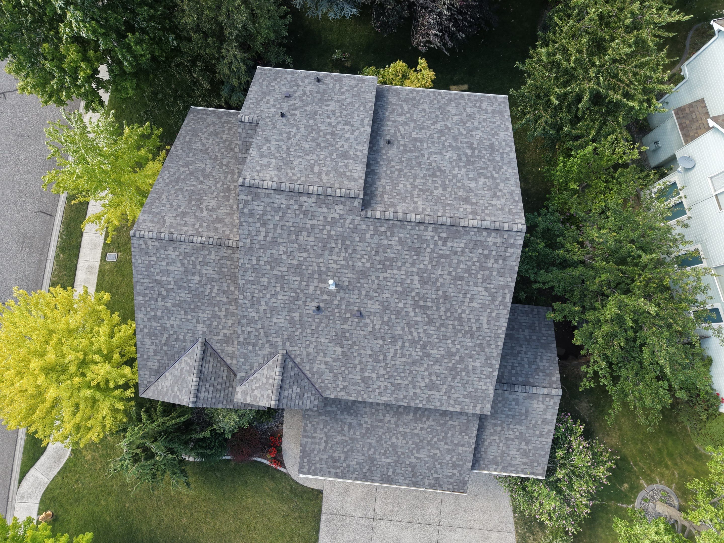 Complete Residential Roof Installation and Exterior Siding in Saratoga Ct Richland, WA 99352 The Denali System - Certainteed Landmark® Shingle - Weathered Wood by Alpine Roofing