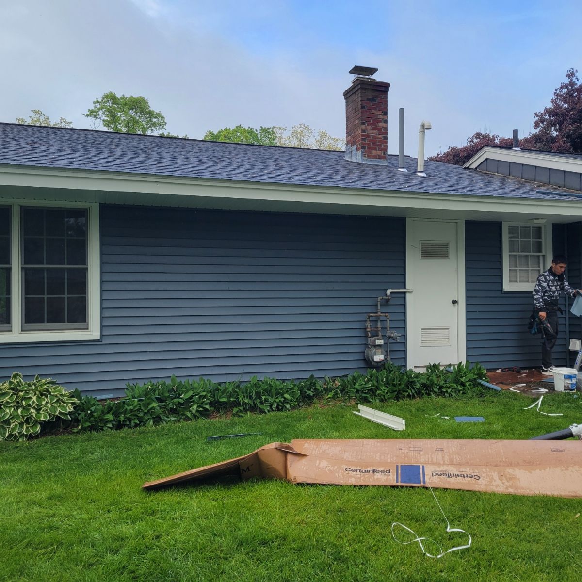 Vinyl Siding Transformation – Pacific Blue by Mighty Dog Roofing of Greater Middlesex County