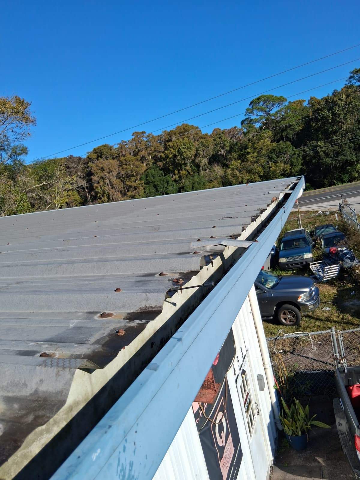 Clean Gutters and Seal Seams in Lakeland FL by Gutter Professors