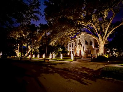 Architectural and Landscape Lighting for Tampa Stucco Estate