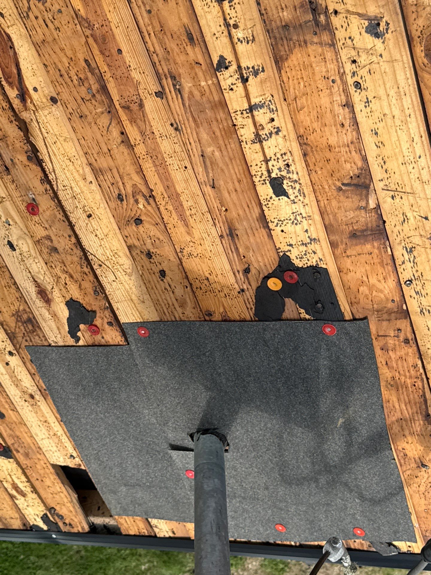Roof Replacement louise by Roof Repair Company