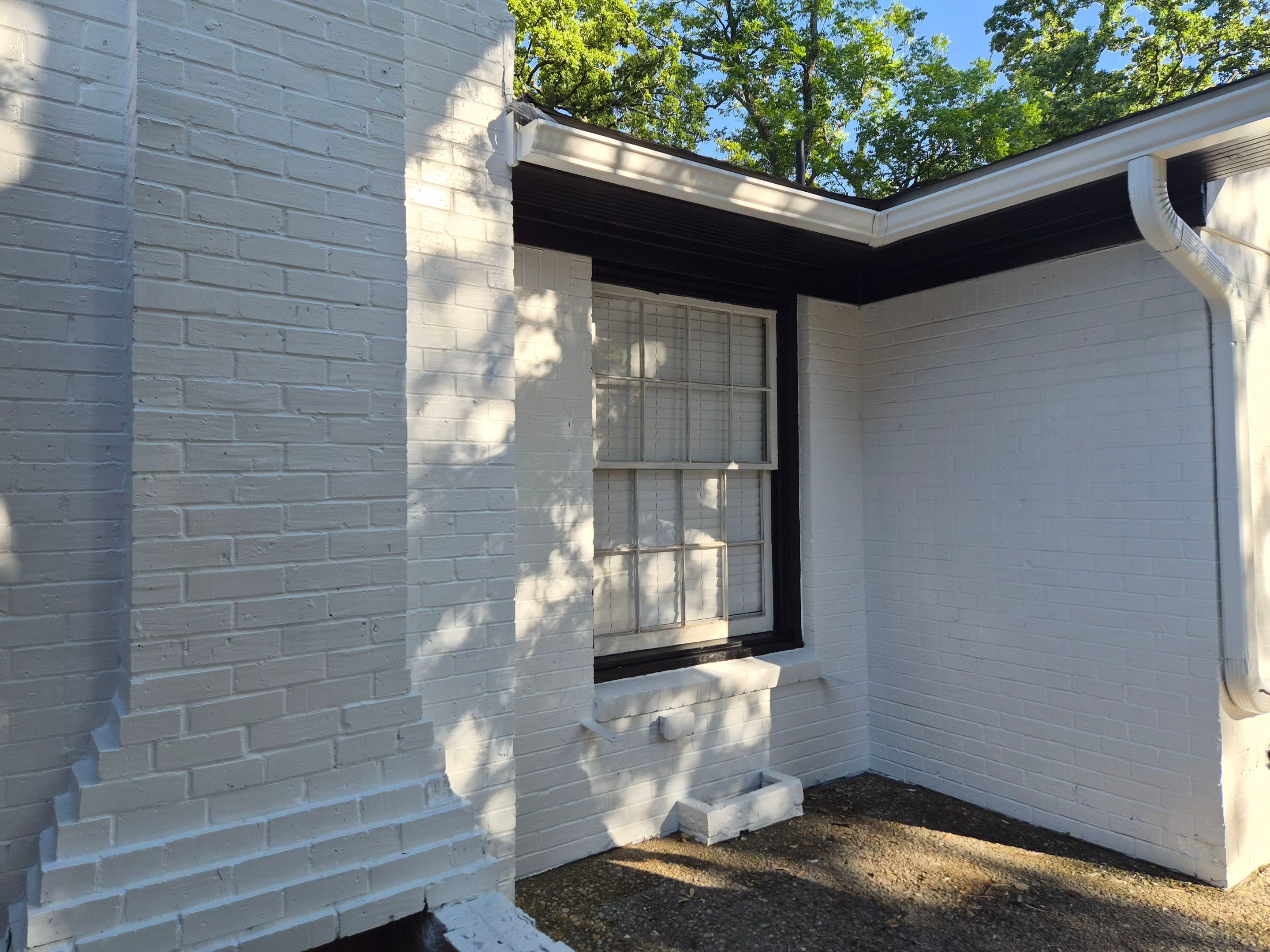 From Gray to Modern White: Exterior Repaint in Tyler, TX by Quality Coats Painting