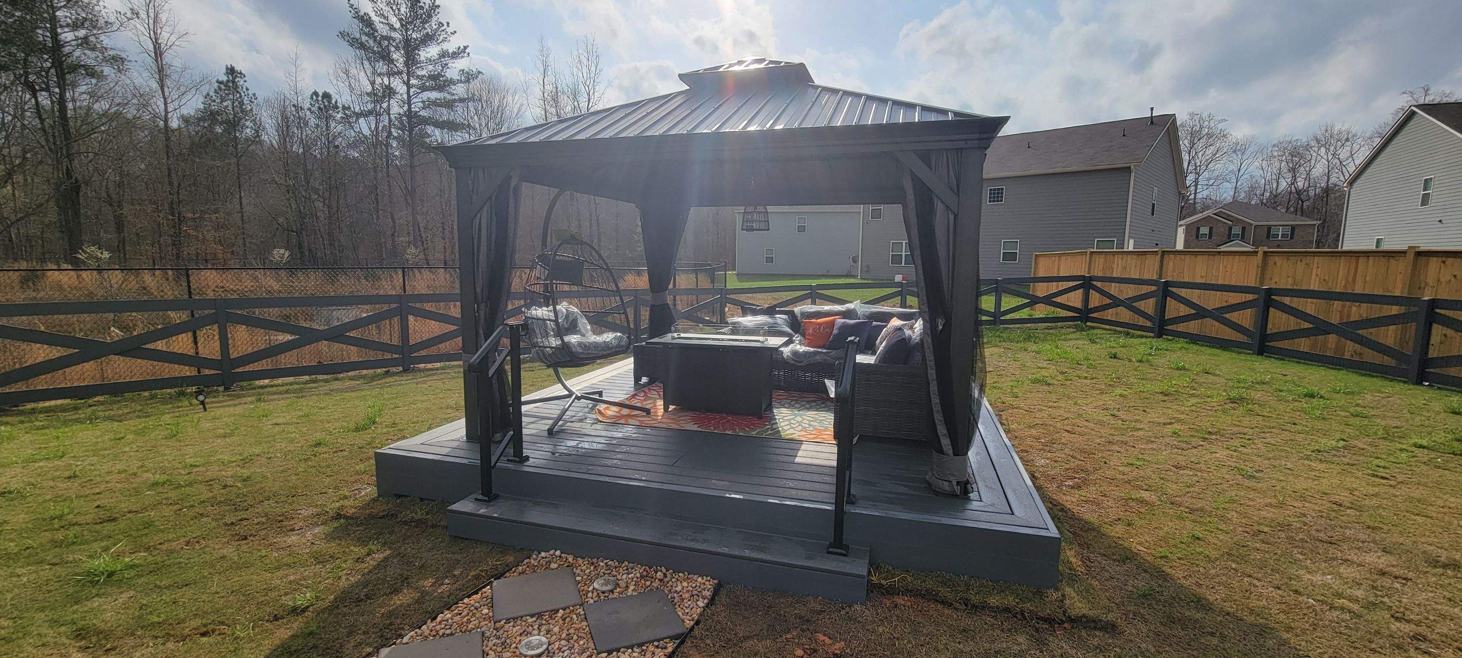 Exterior Gazebo by Ajayi Design and Construction 