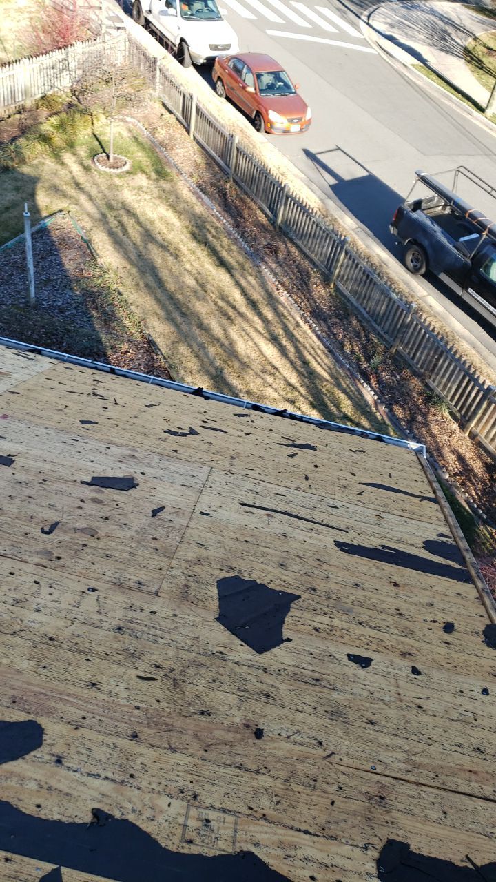 Arlington: CertainTeed Landmark Designer Shingles in Cobblestone Gray by RM Banning, Inc.