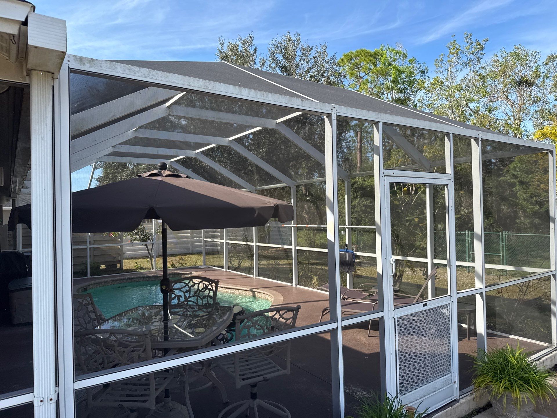 Driveway, Sidewalk, Street Curbing & Pool Screen Enclosure Cleaning in Regency Oaks, Palmetto, FL | Sunshine AquaWash by Sunshine AquaWash
