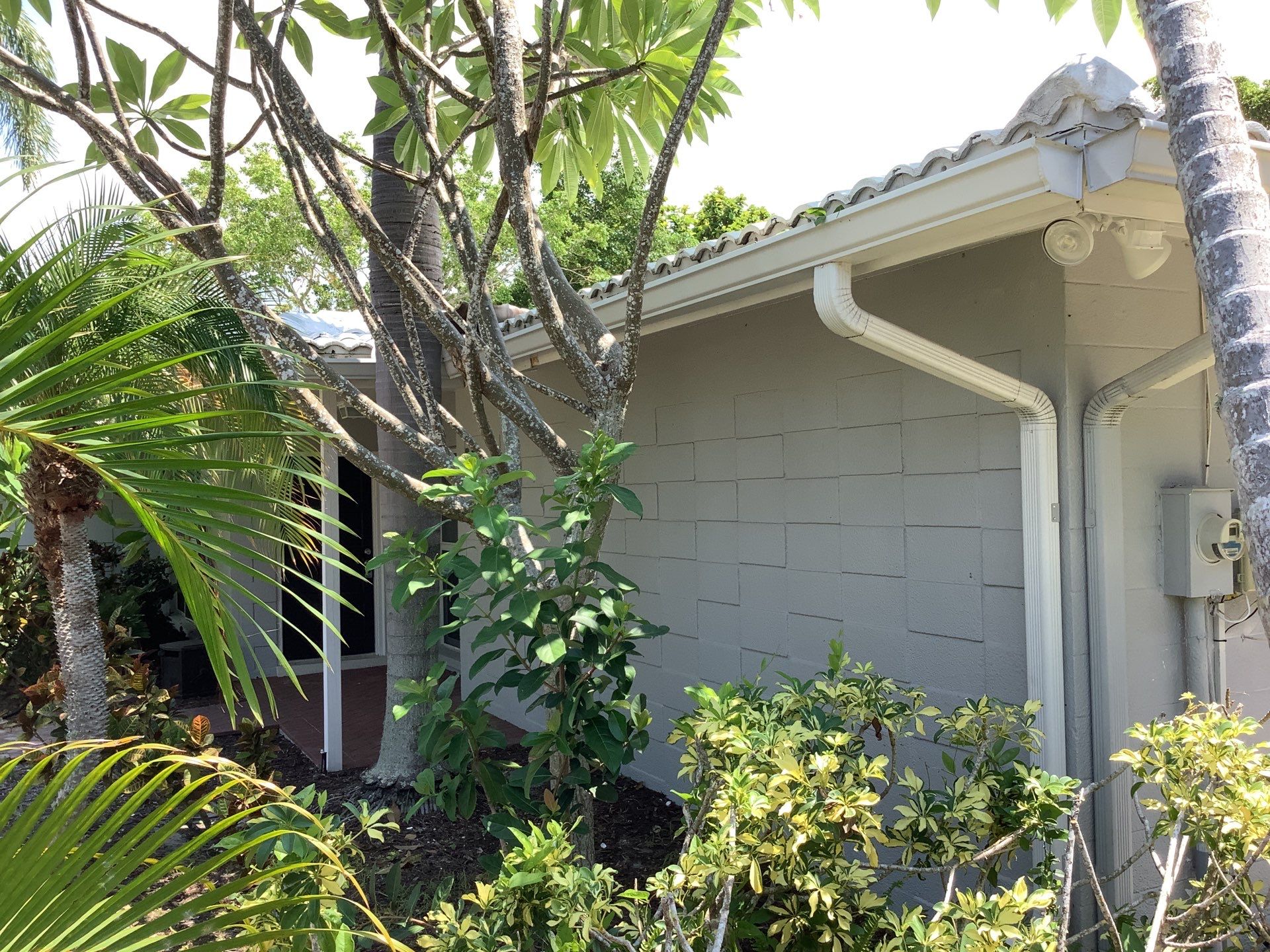 Gutter Cleaning Service in Siesta Key FL by Gutter Professors