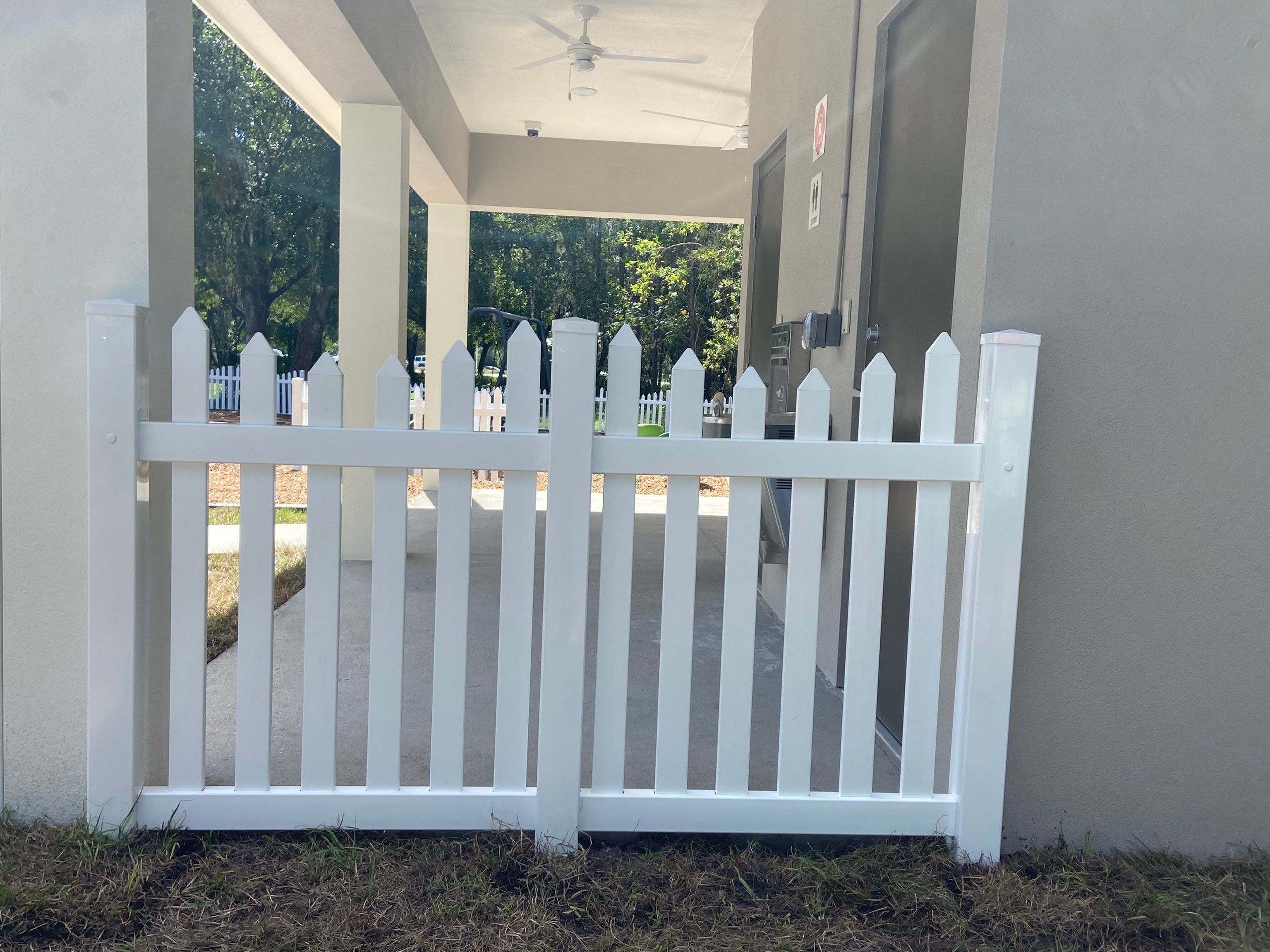 Bradenton, FL  4 ft. Tall Concave Vinyl Picket Fence by Asap fence and gates, LLC