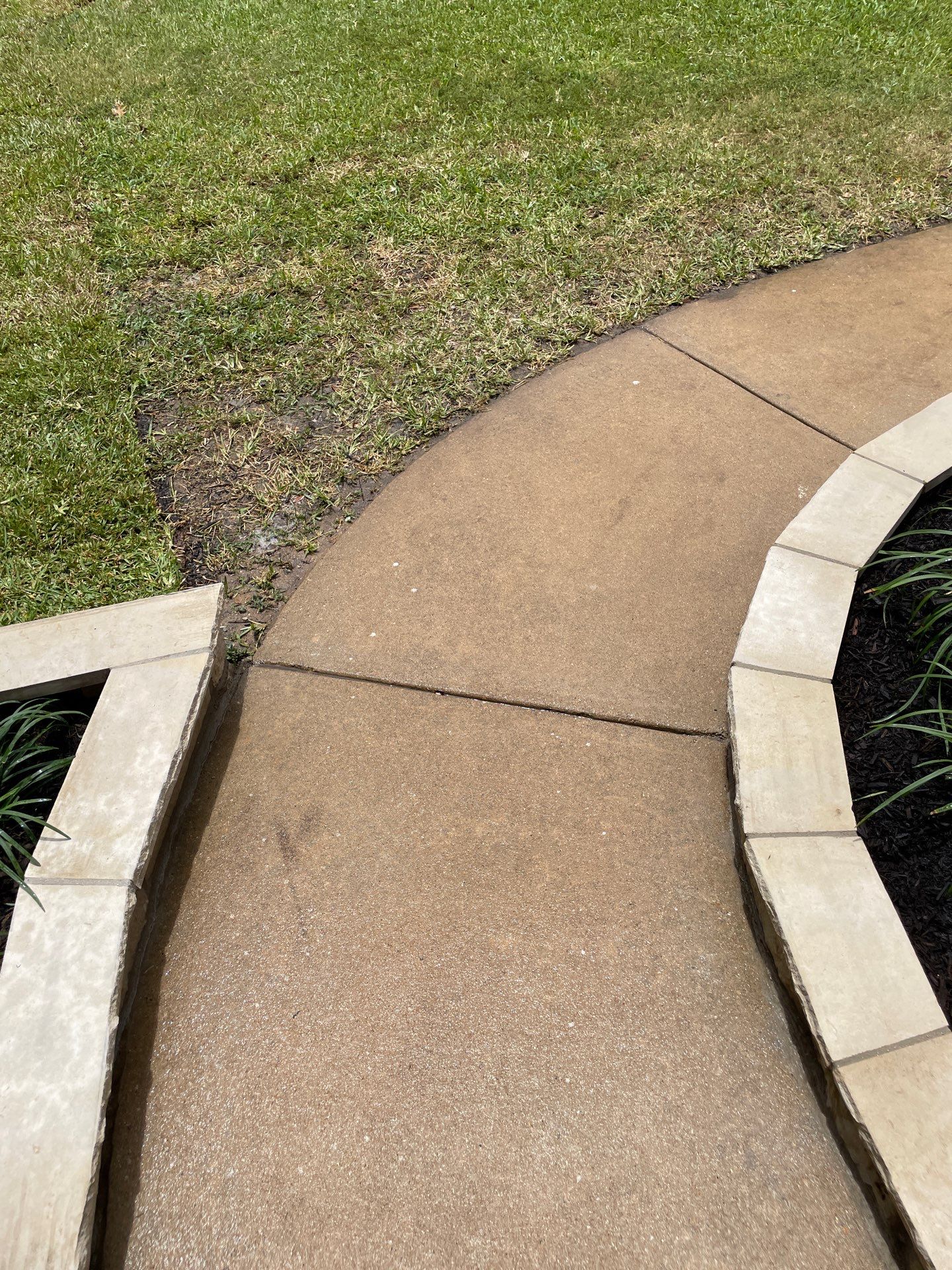 Paver Walkway, Chop Rock with Flagstone Cap by Peterson’s