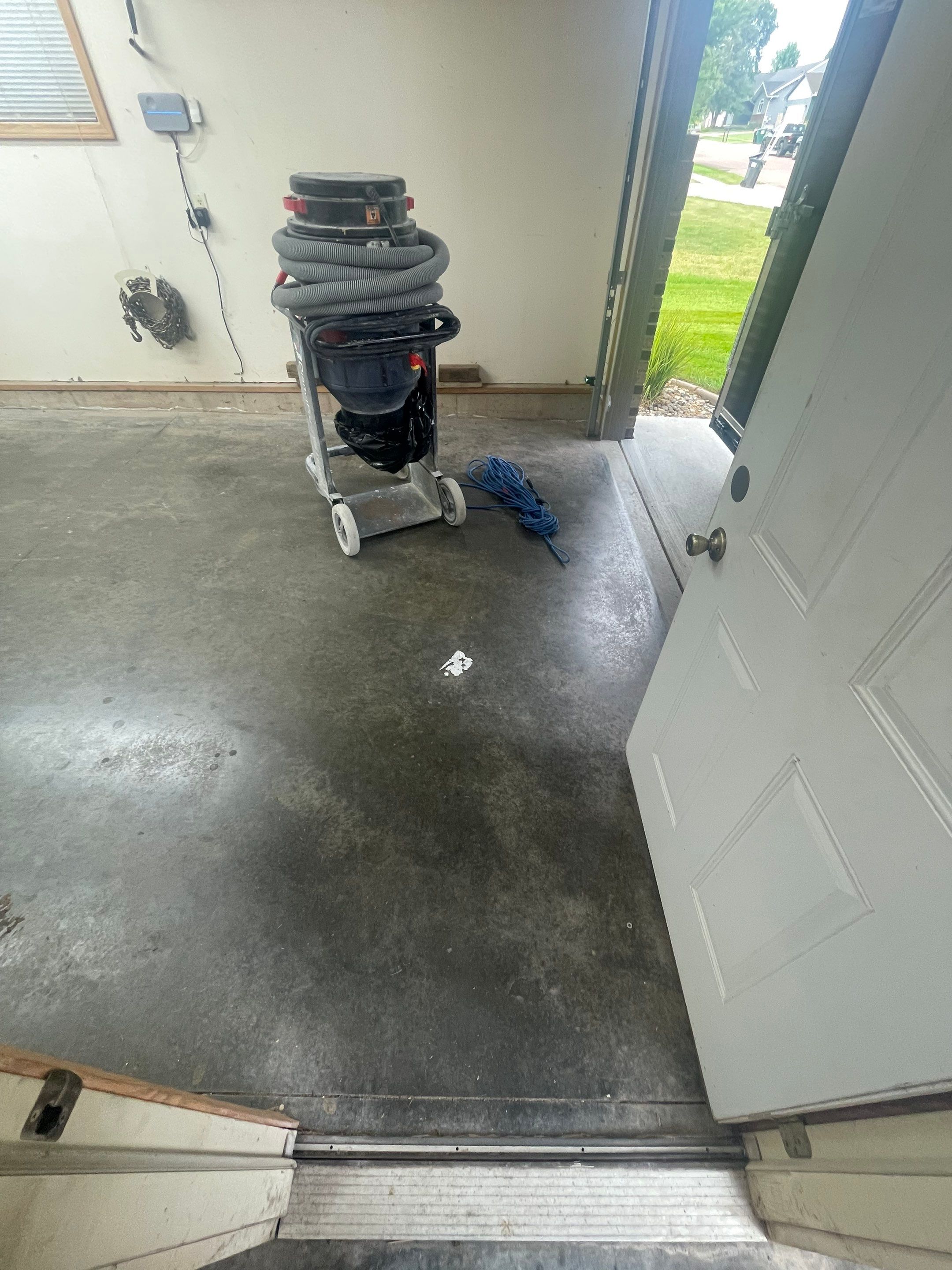 Multi-Stall Garage Floor Coating Installation in Sioux Falls by Select Painting, Coatings & Garage Cabinets