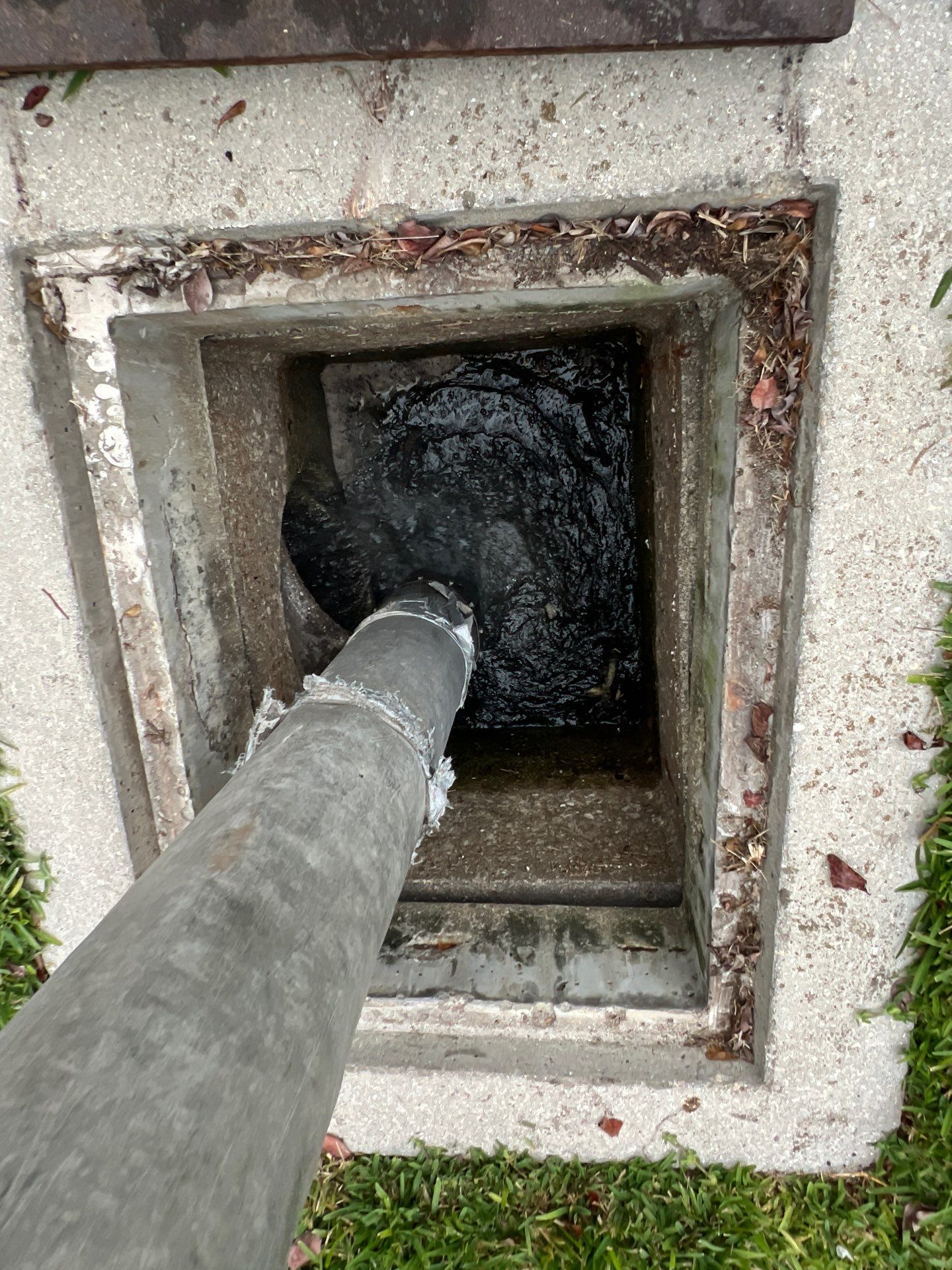 Stromwater System Maintenance at Bill Smith Appliances / Critter Cafe Marco Island Catch Basin by Don Mar, Inc. Storm Water Solutions