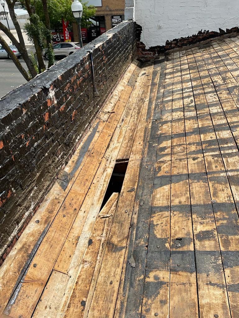 Commercial Roofing Installation using Conklin BenchPly system with PUMA top coat (imbedded fabric system) by Straight Edge Roofing Inc