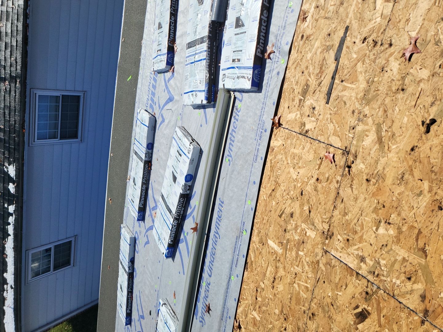ATLAS PINNACLE COLOR: OYSTER SHELL DRIP EDGE: WHITE by Eagle Eye Roofing