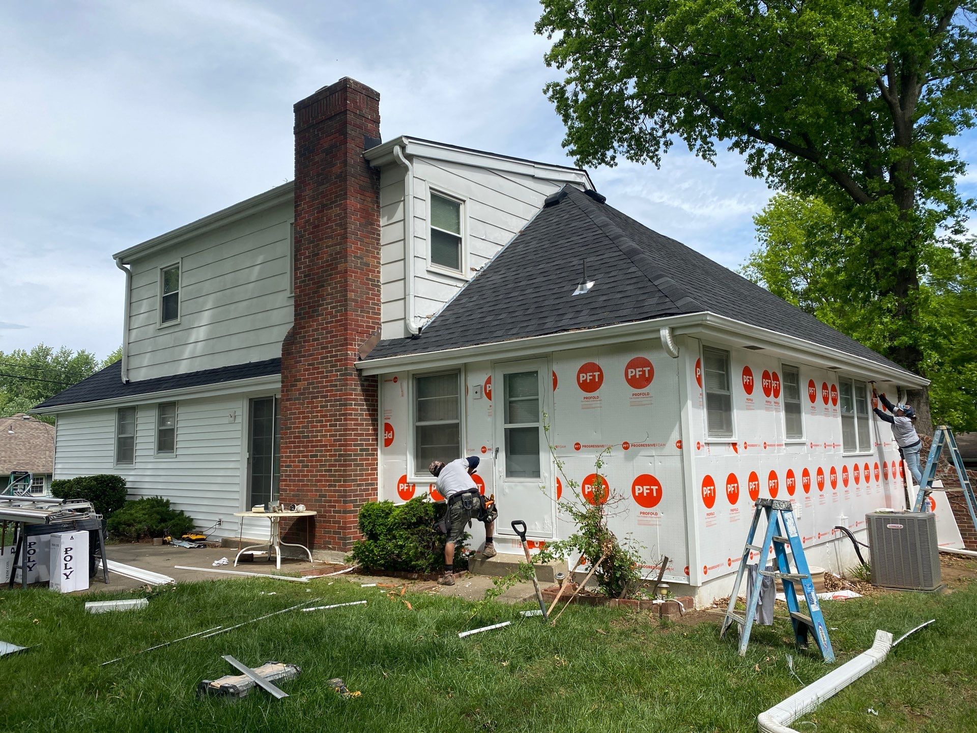 Siding Installation using White Market Square by EEC Windows, Siding & Roofing