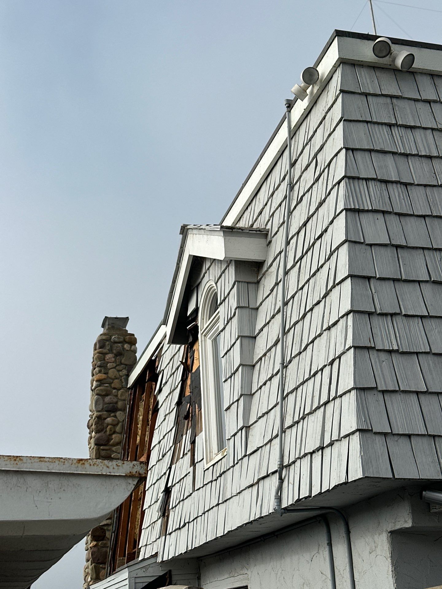 Pre-finish shingles by New Era Siding Inc 