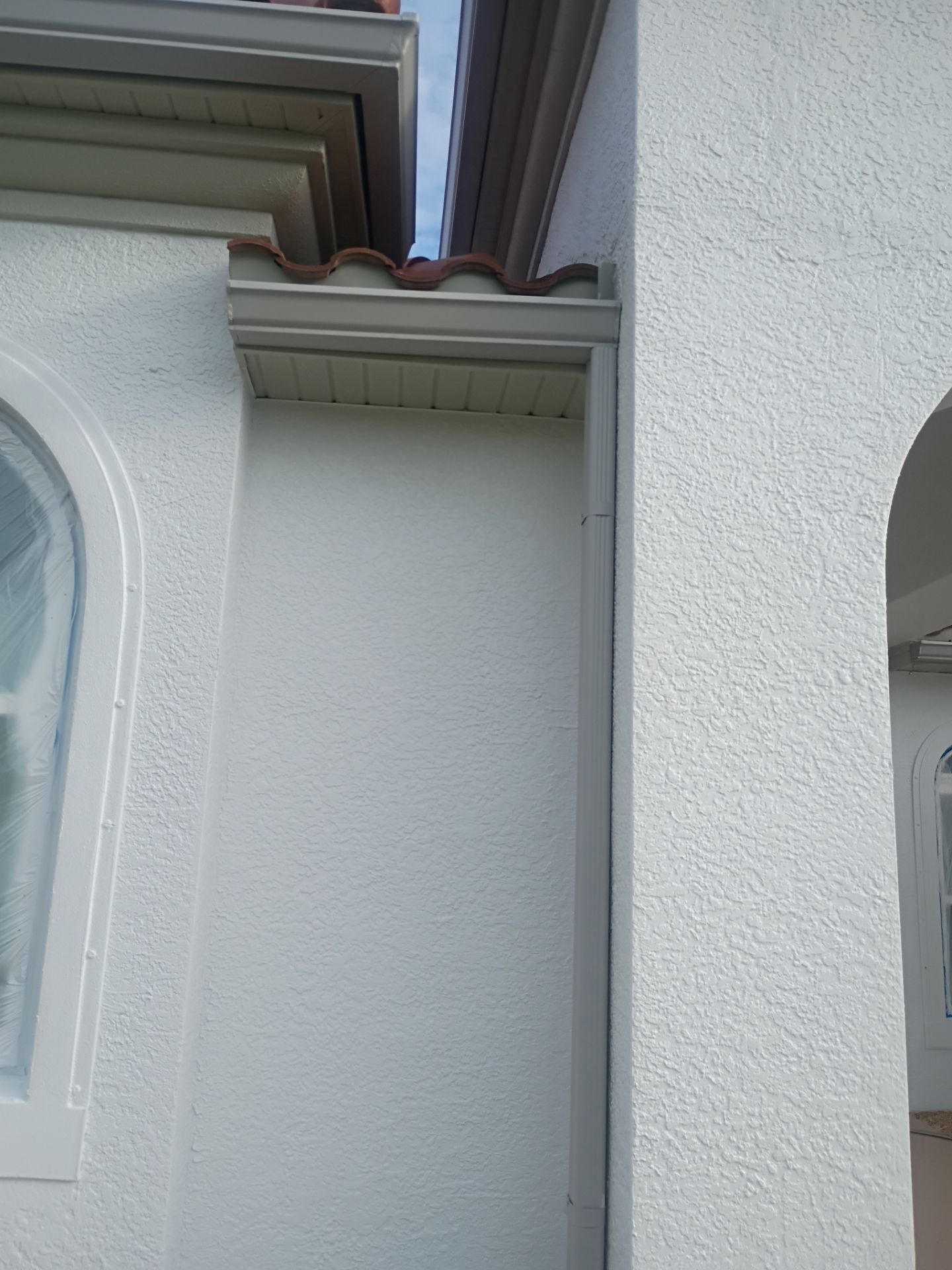 7 inch seamless gutters using Seamless Aluminum Gutters in Fort Myers, FL by Gutter Professors