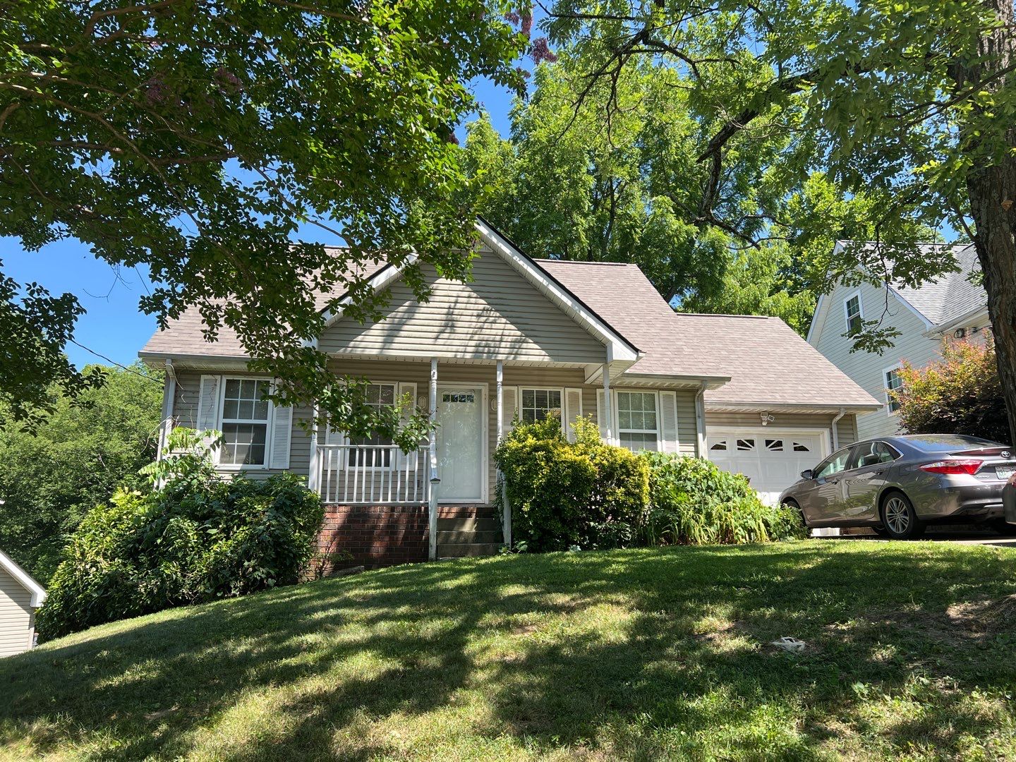Residential Roofing Installation using Owens Corning Oakridge Roofing System by Undersun Roofing 