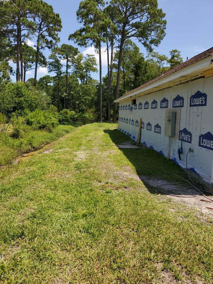 You can never go wrong with Horizontal by Hip Square Fence Inc.