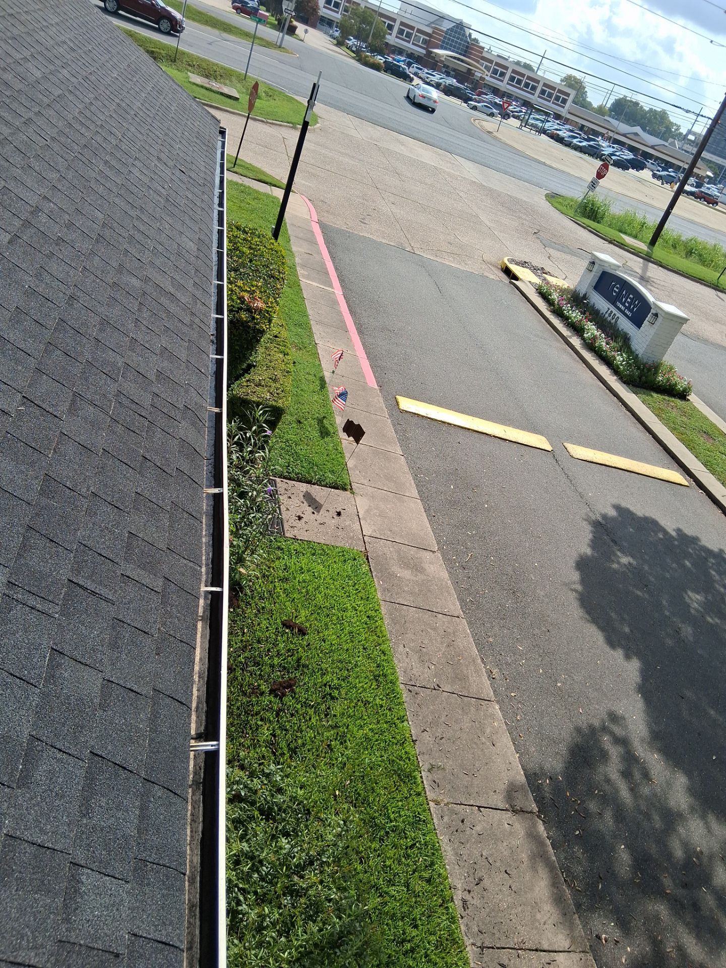 HOA gutter cleaning after photo Shreveport, LA.