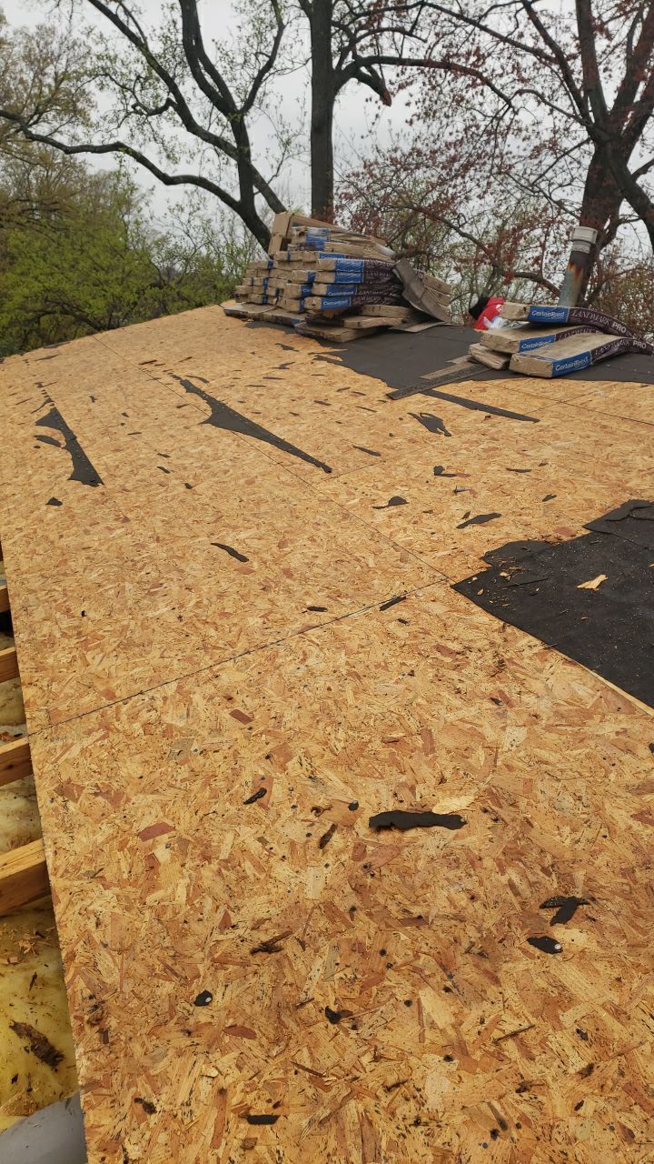 Arlington: CertainTeed Landmark Pro Designer Shingles in Max Def Georgetown Gray by RM Banning, Inc.