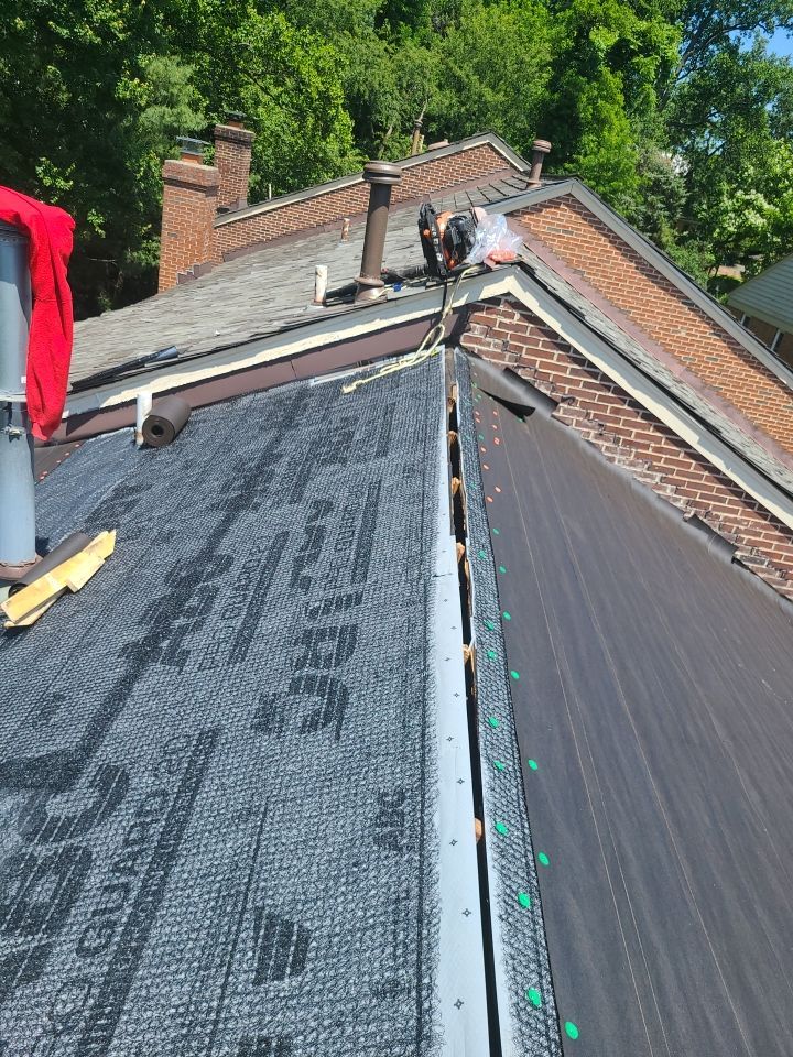 Falls Church - 18" Perfection CCA Shakes in Western Red Cedar by RM Banning, Inc.