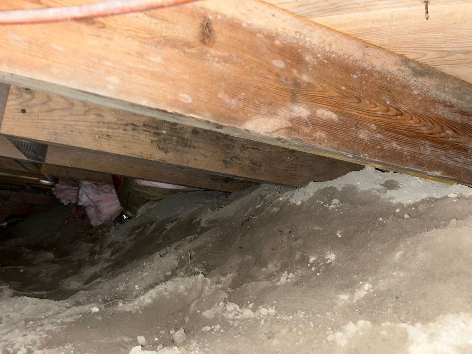 Sealed Crawlspace using Aprilaire E-70 Dehumidifier by Impact Crawlspace