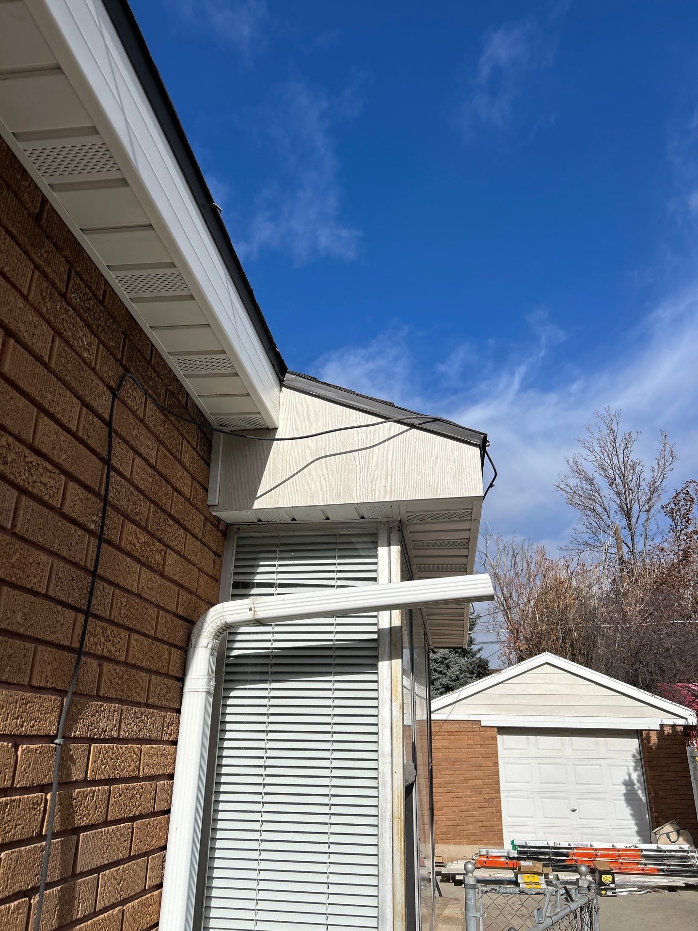 Salt Lake City | Mixed Profile Hardie Accent | Cobble Stone & Arctic White by Ideal Siding Utah