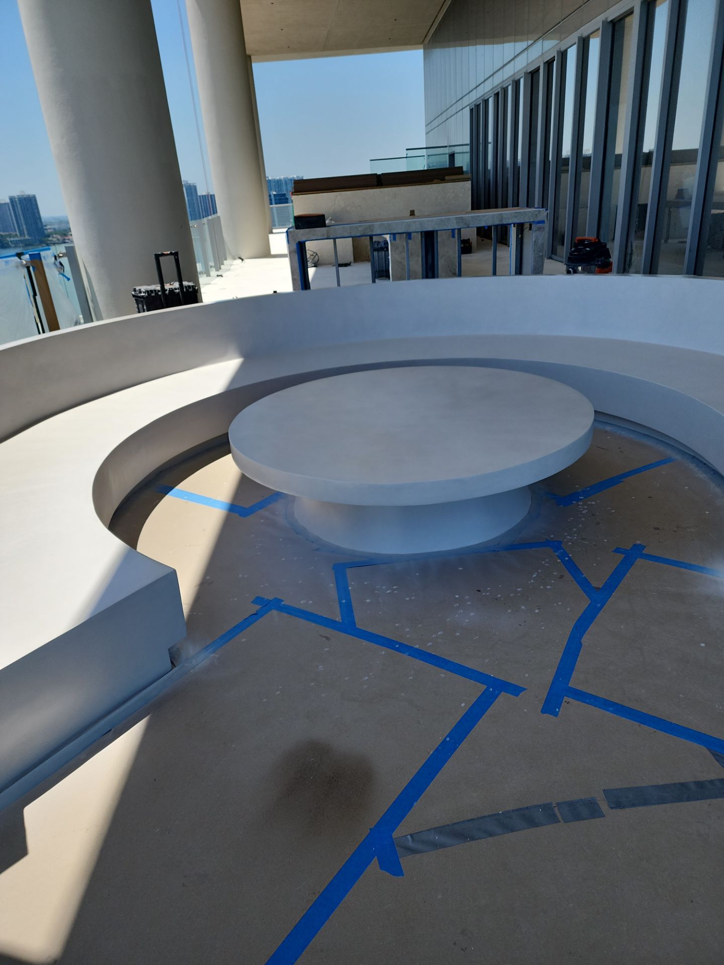 Microtopping over Furniture by Seamless Surfaces