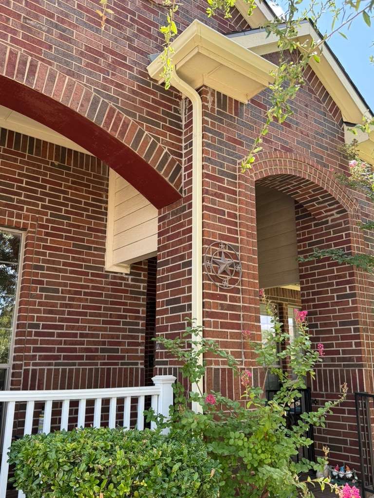 Project in Fort Worth  by Armor Roofing | Exteriors