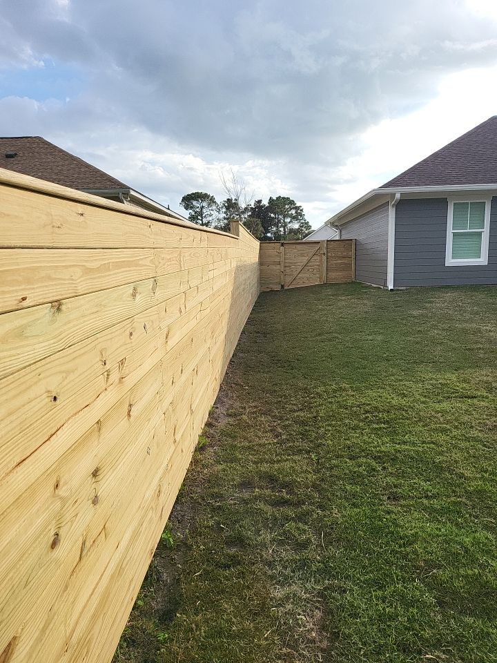 You can never go wrong with Horizontal by Hip Square Fence Inc.