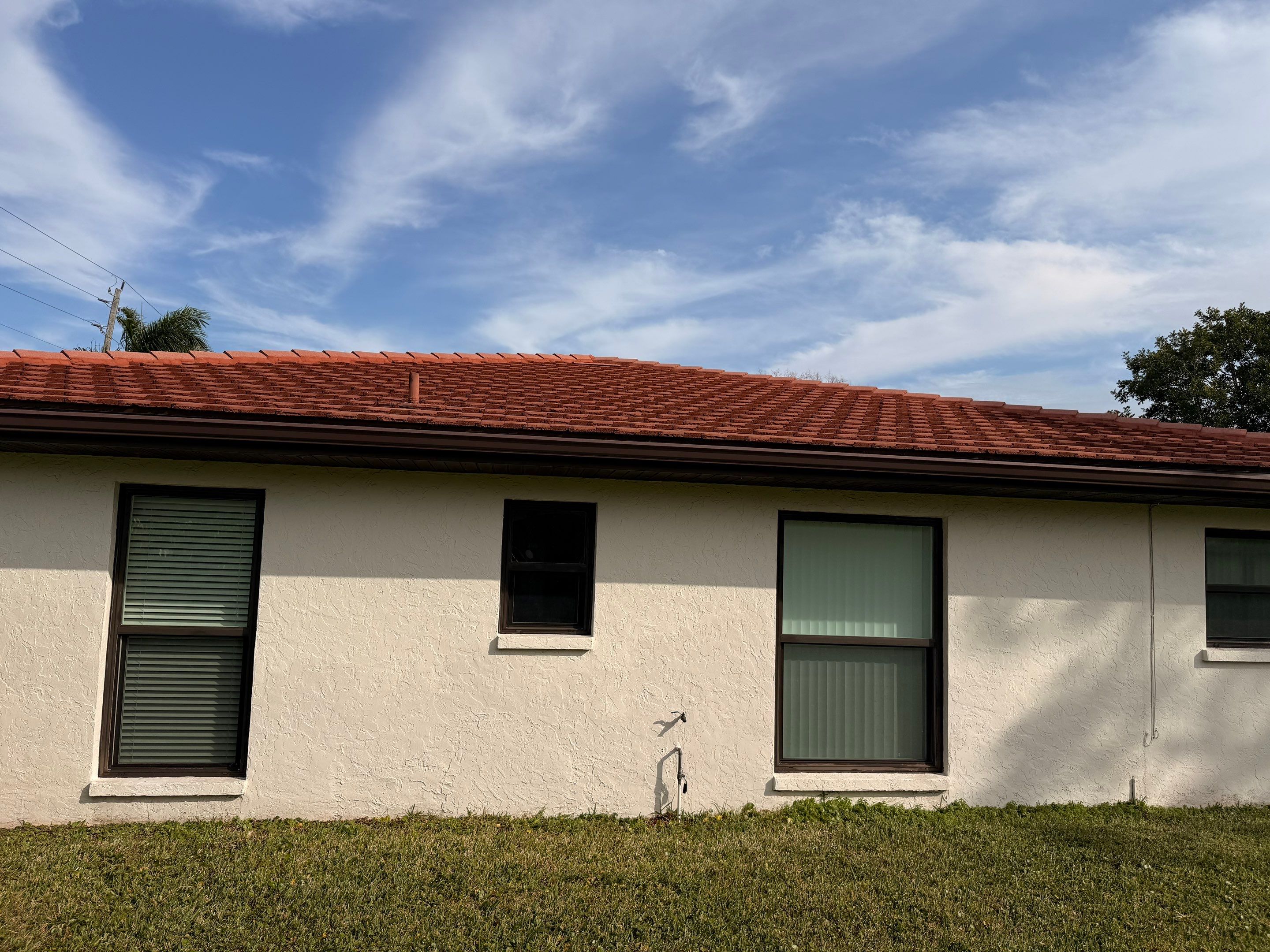 Neighboring Tile Roof Cleanings in Vivienda at Bradenton I – Bradenton, FL by Sunshine AquaWash