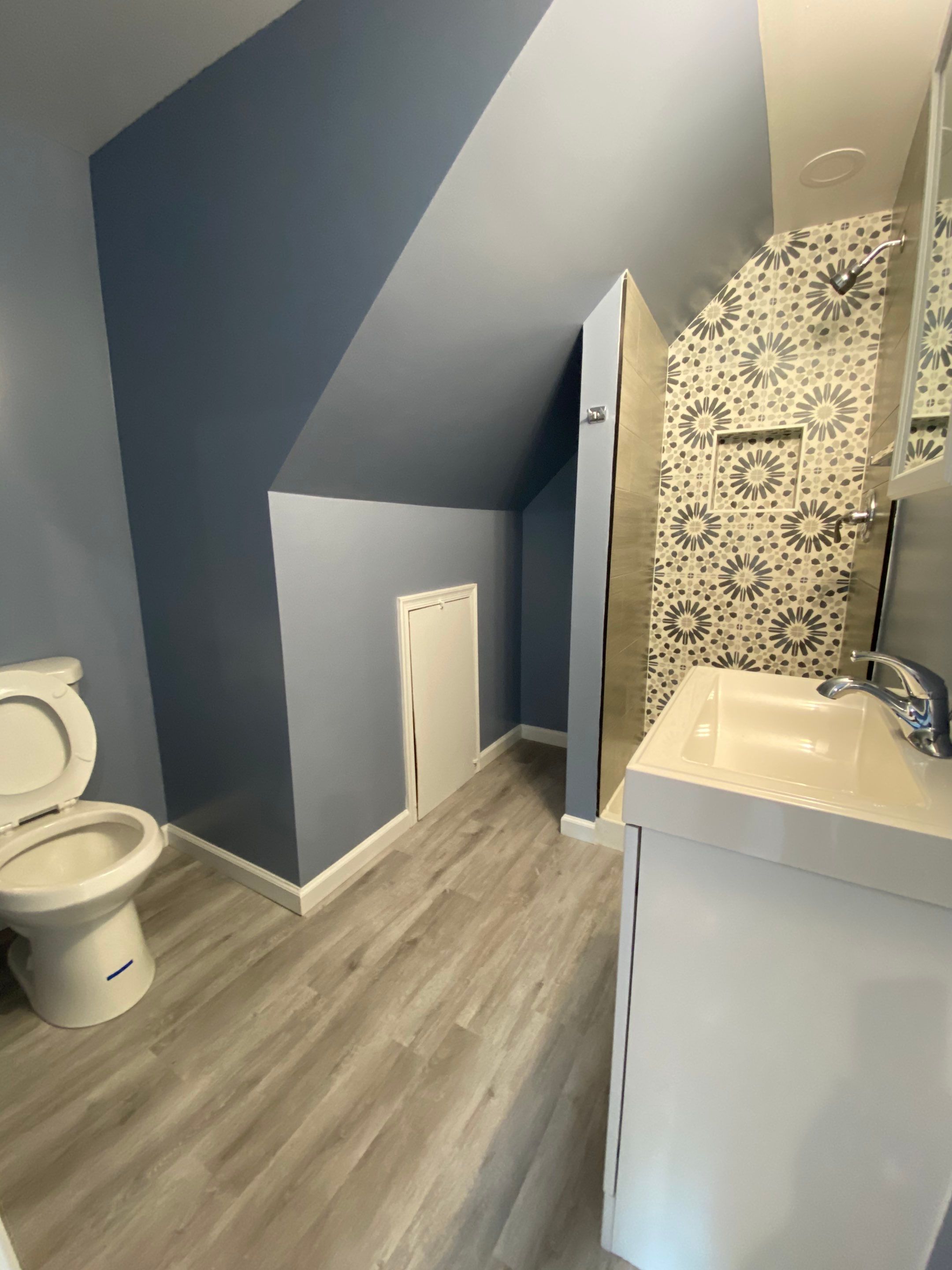 build car garage and efisienci room  using new construction by Jesus Master Handyman LLC 