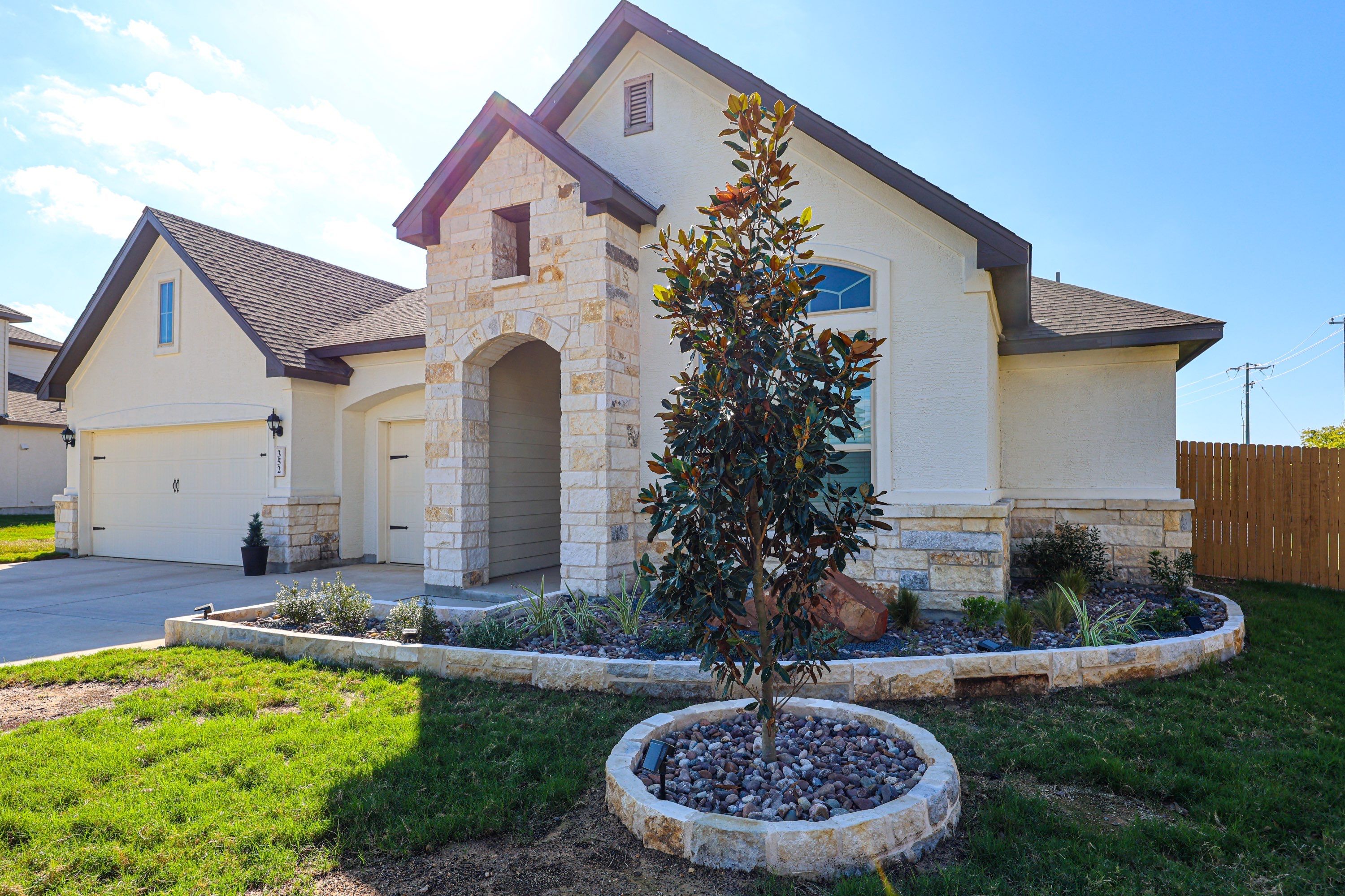 Buffalo Crossing, Cibolo Tx. by Hole In One Lawns, LLC