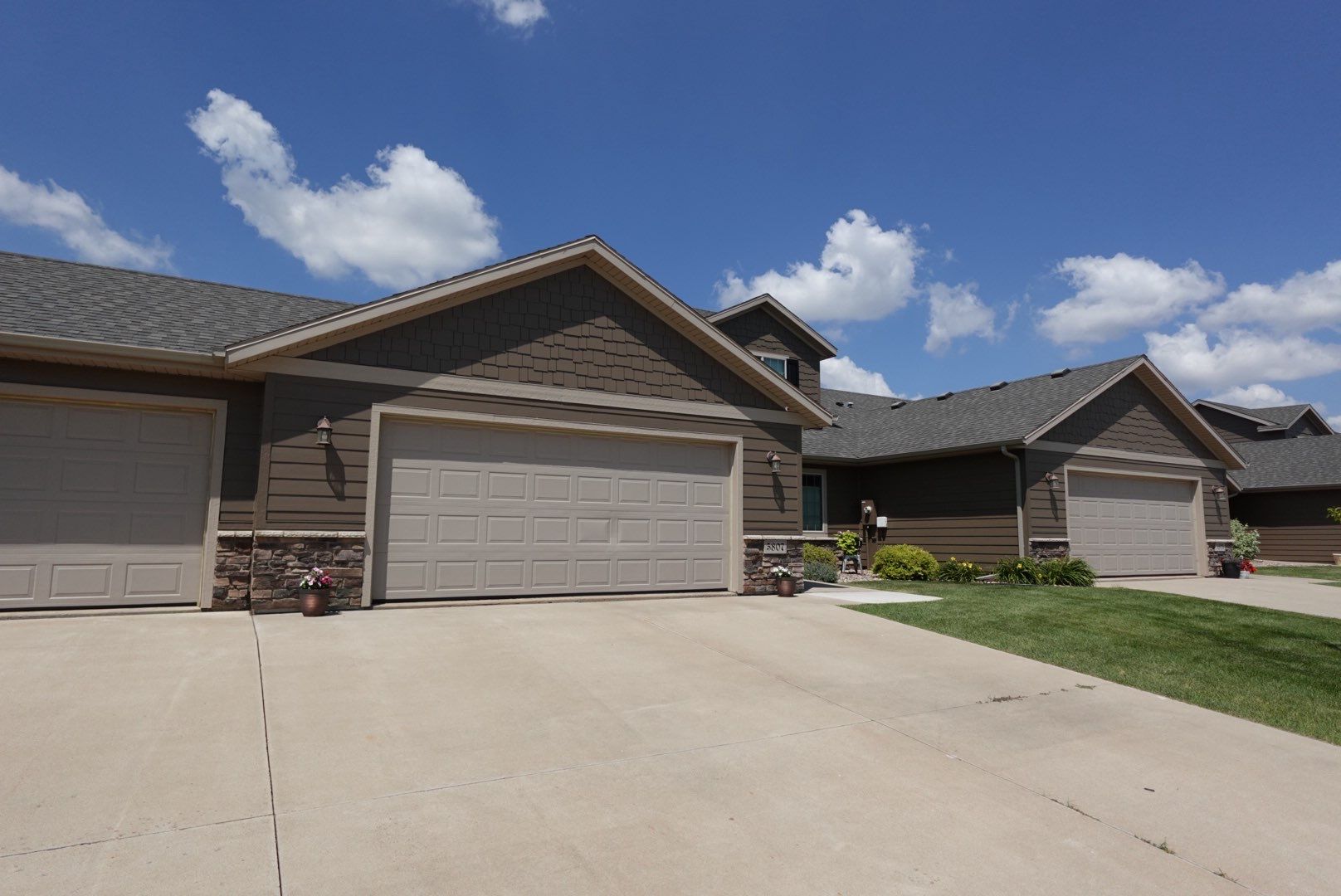 Exterior Painting for Multi-Unit Townhomes in Sioux Falls by Select Painting, Coatings & Garage Cabinets