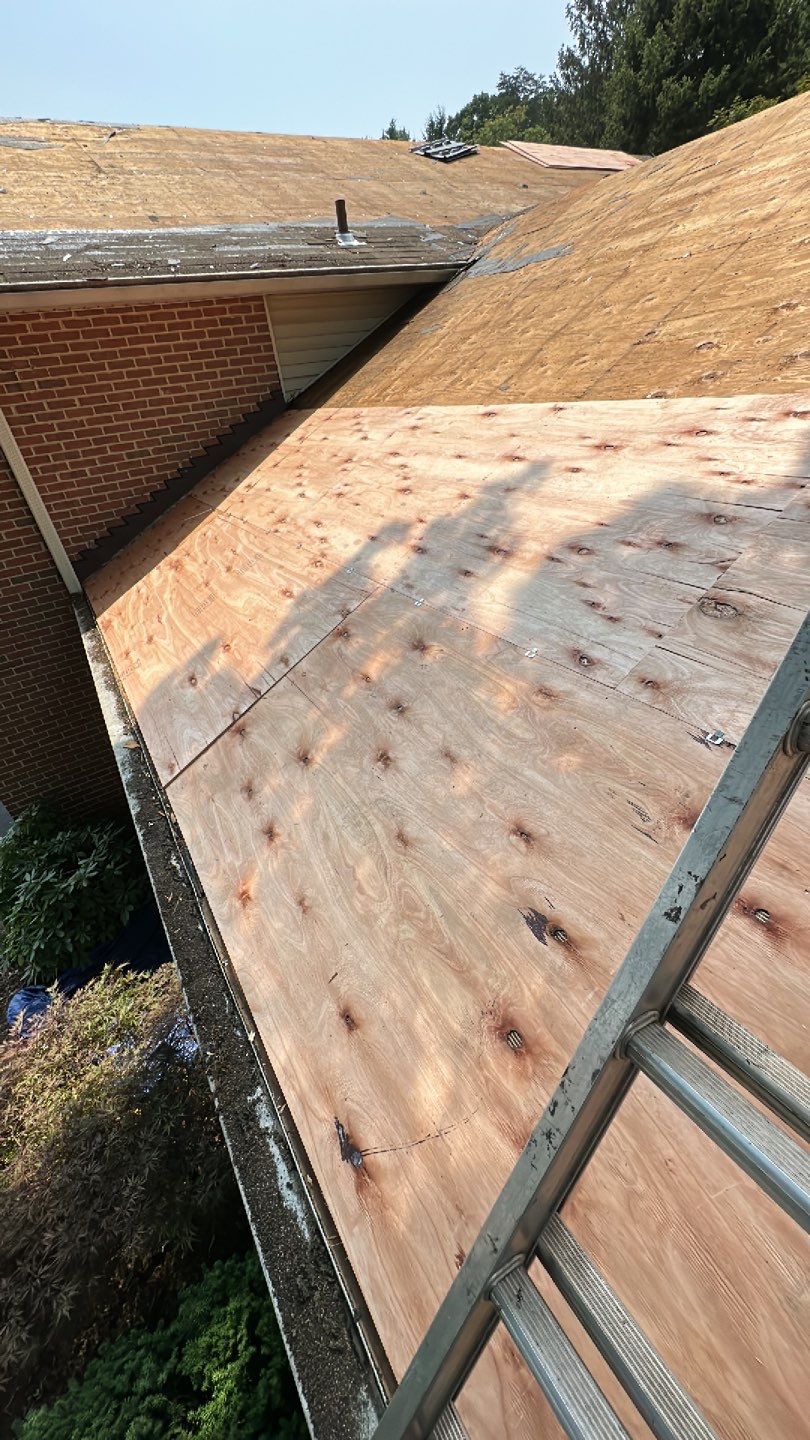 Burke: CertainTeed Landmark Pro Architectural Shingles in Max Def Weathered Wood by RM Banning, Inc.