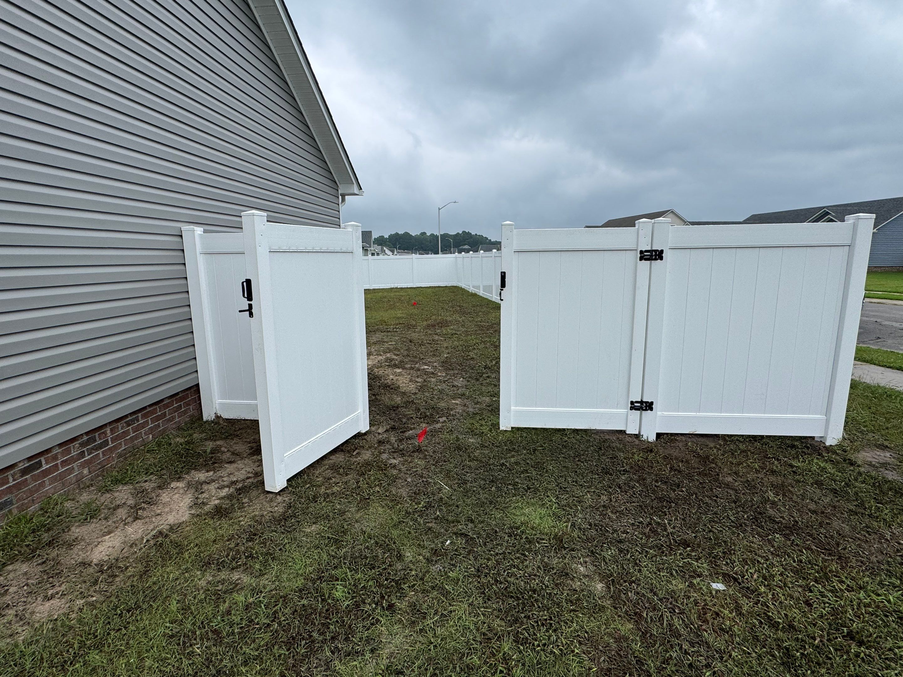 Modern Durability in Vinyl by Tidewater Fence